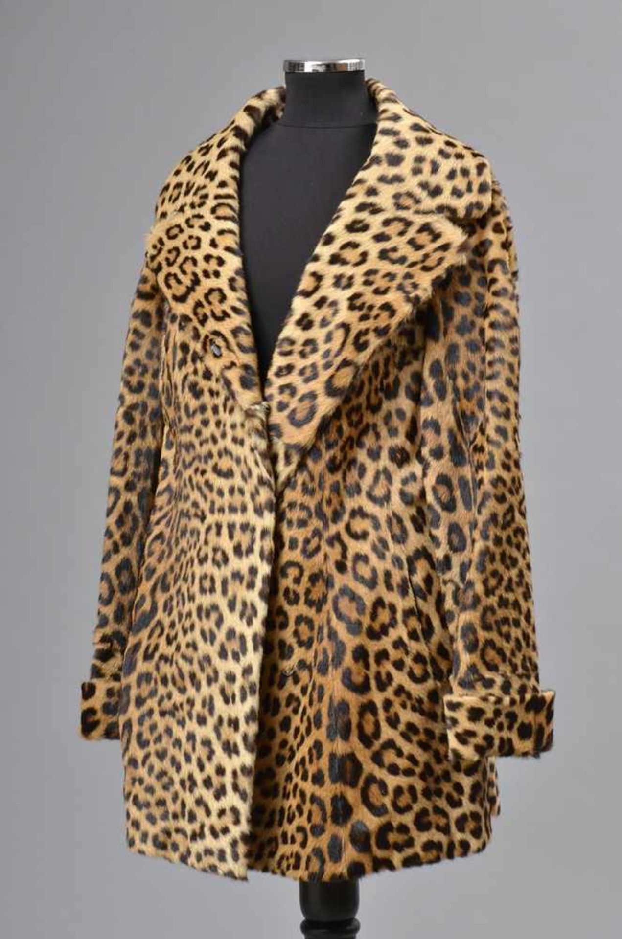 Leoparden Jacke (Panthera Pardus) mit Gürtel und Revers, Katzfuhs/Hamburg, Gr. 38/40, Cites