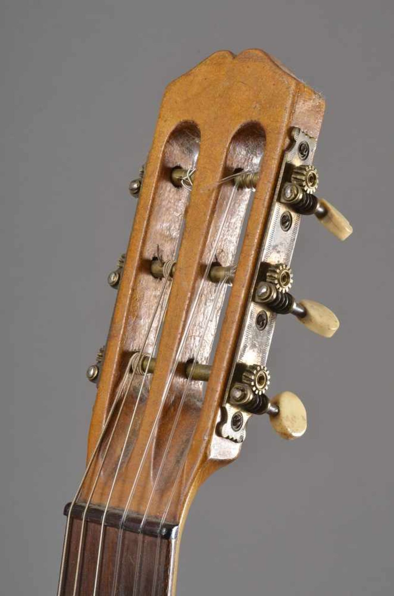 Historische Gitarre, Mensur 62cm, Gesamtlänge 93cm, Saitenhöhe 4mm, ca. 100 Jahre alt, spielbar - Bild 5 aus 8