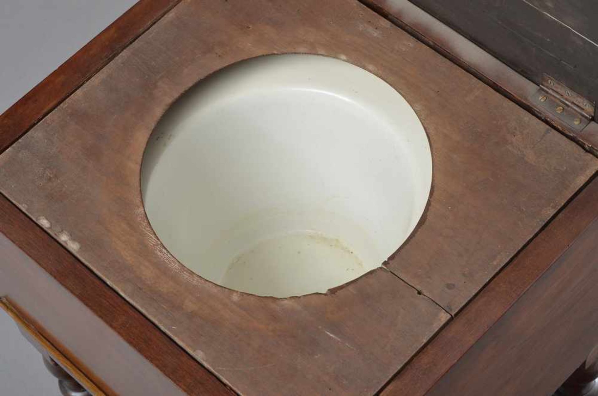 Mahagoni Bibliotheks Toilette mit punzierter grüner Lederplatte, ausziehbar, 44x47x40,5cm - Bild 3 aus 4