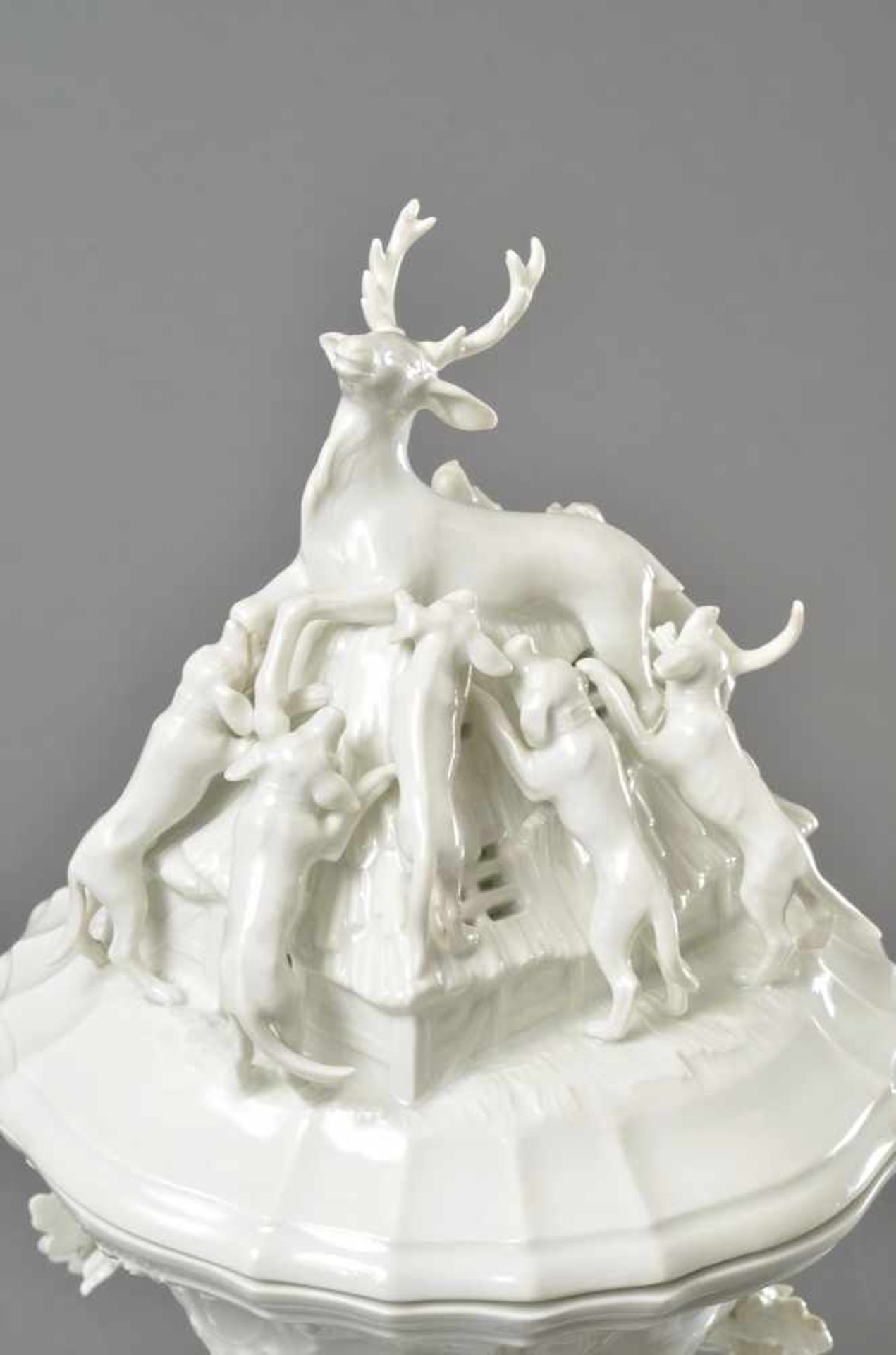 Meissen "Clemens-August-Jagdpokal", Entwurf: Johann Gottlieb Ehder u. Johann Joachim Kaendler - Image 2 of 10