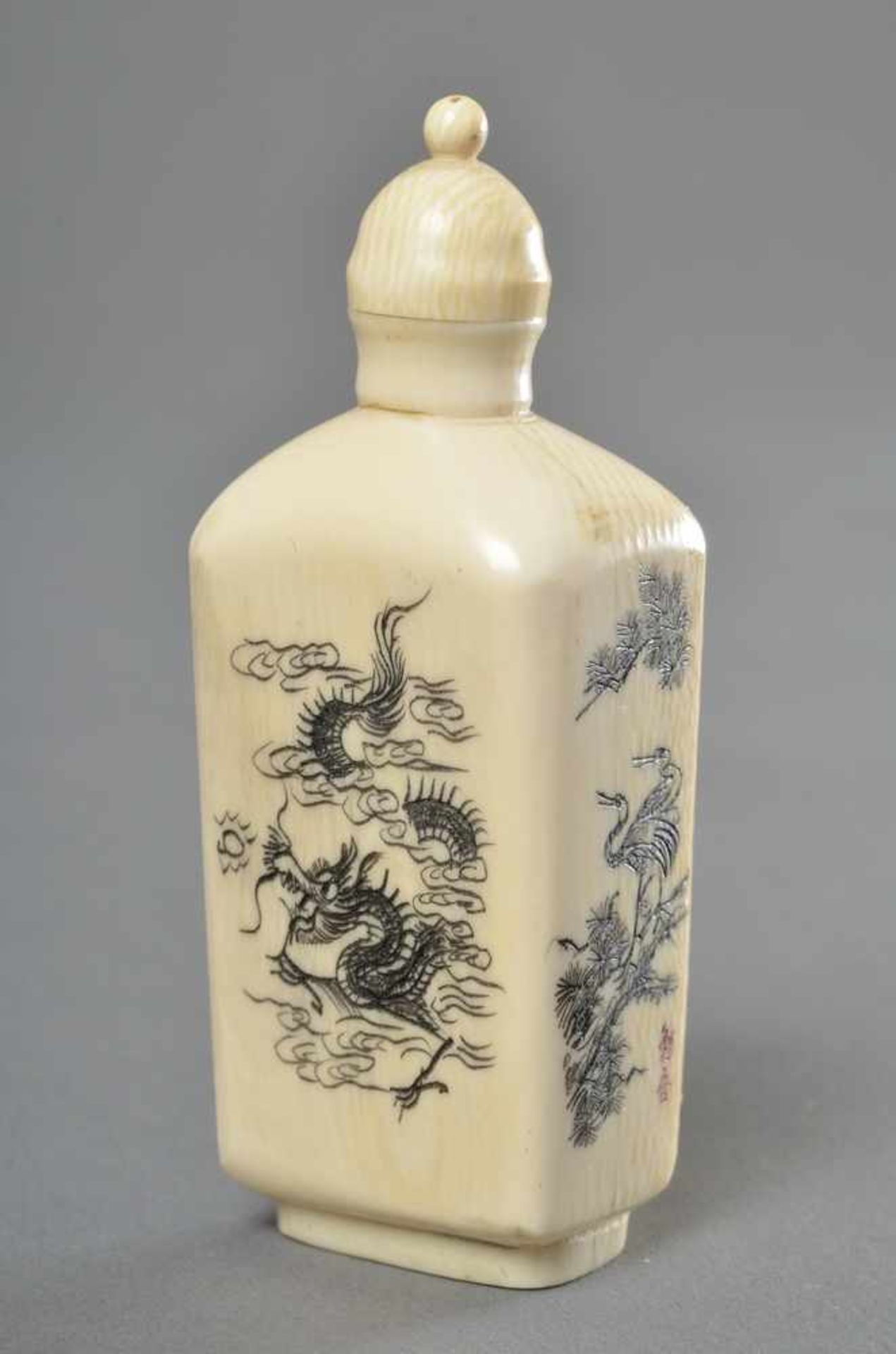 Rechteckige weiße Schnupftabakflasche aus indischem Elfenbein in Form einer Flasche mit Sepia - Bild 2 aus 5