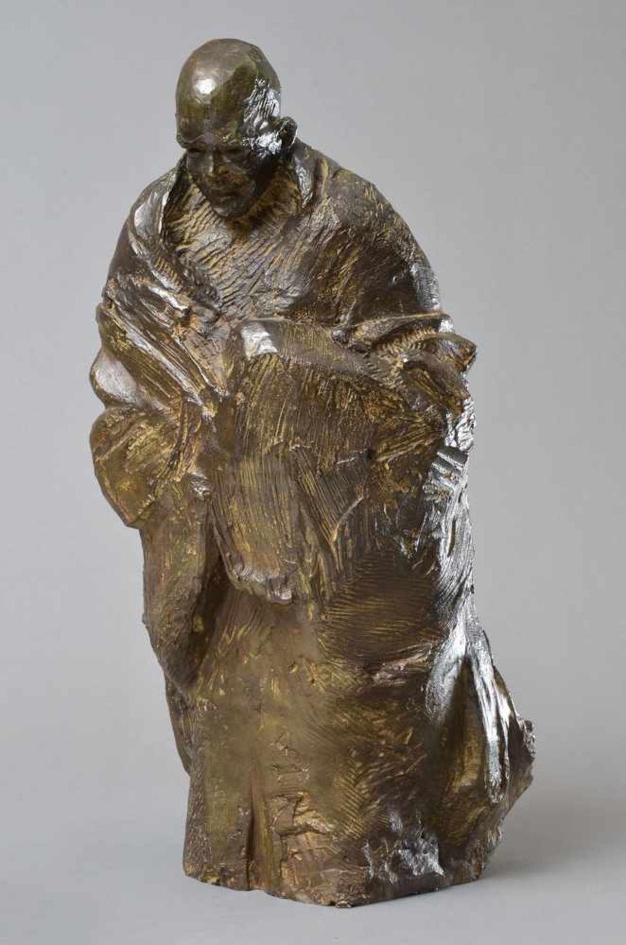Michel "Mann mit Umhang", 2003, Bronze, verso sign./dat., H. 66cm