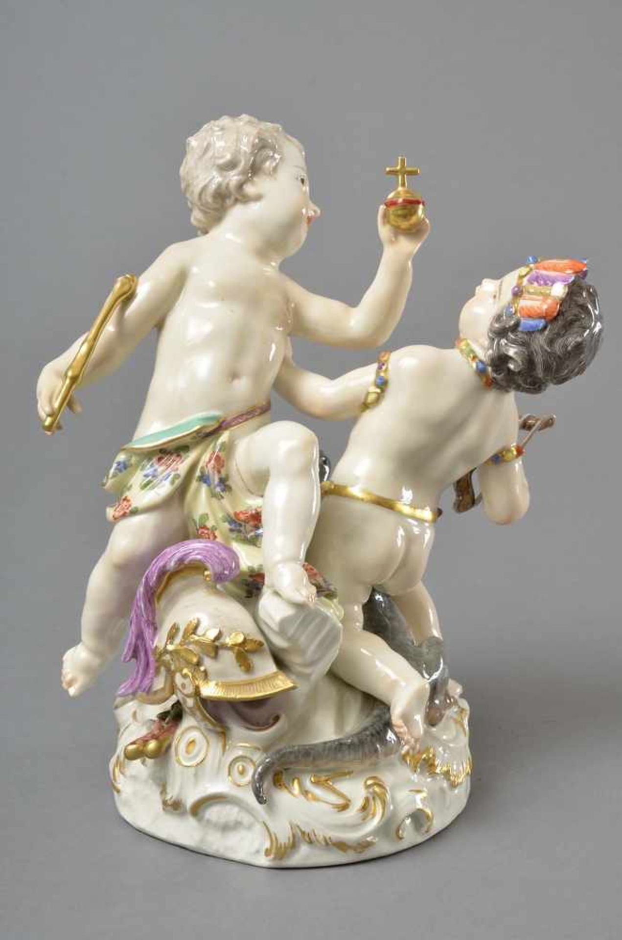 Meissen Gruppe "Allegorie der Erdteile Amerika und Europa" auf goldstaffiertem Rocaillesockel, aus - Image 4 of 7