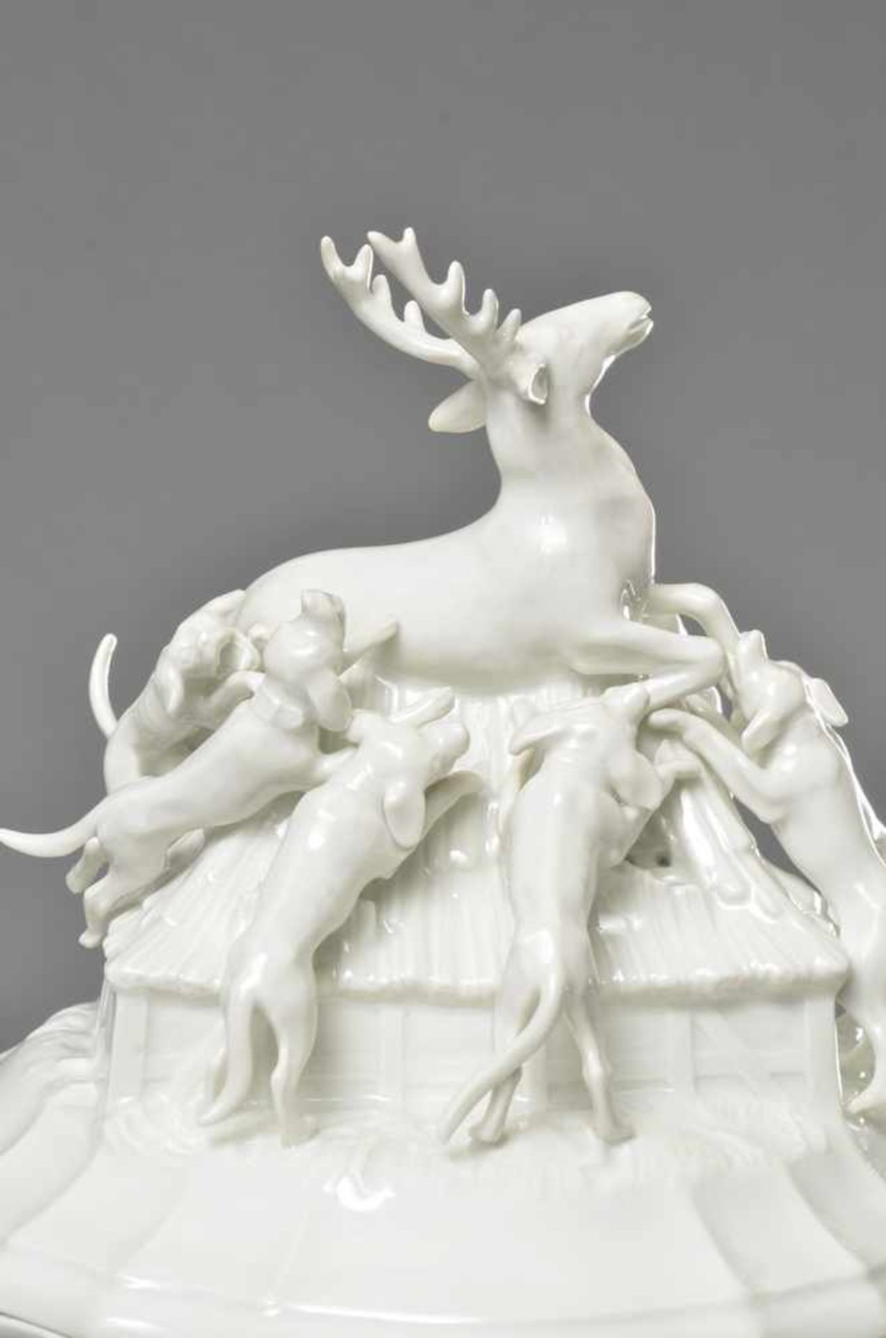 Meissen "Clemens-August-Jagdpokal", Entwurf: Johann Gottlieb Ehder u. Johann Joachim Kaendler - Image 7 of 10