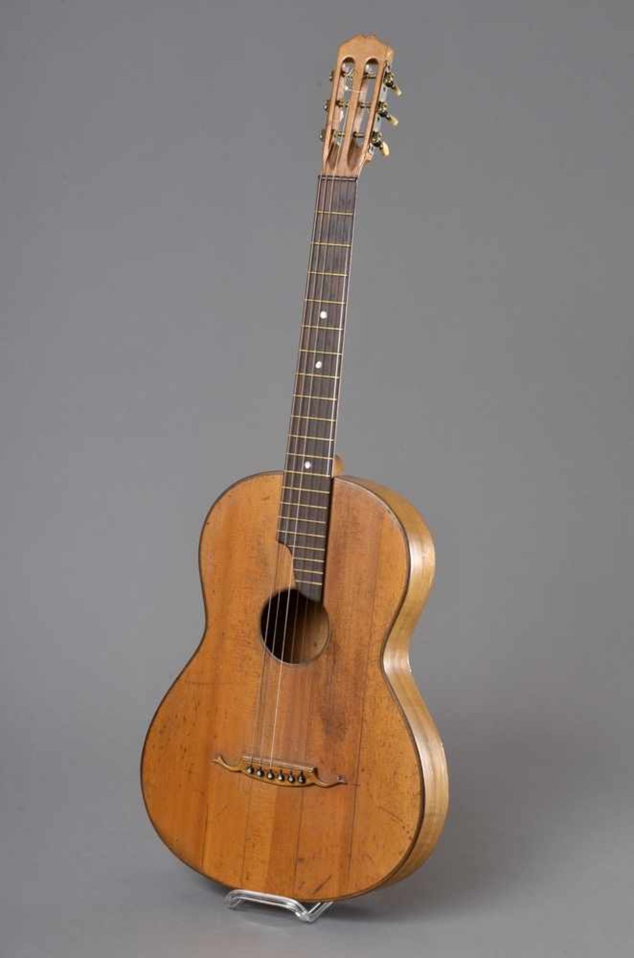 Historische Gitarre, Mensur 62cm, Gesamtlänge 93cm, Saitenhöhe 4mm, ca. 100 Jahre alt, spielbar