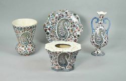 GIEN-LOT 4-teilig, bestehend aus: Teller (D 22cm), Blumenvase(11x17x12cm), Vase (H 17cm) sowie
