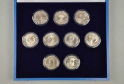 MÜNZEN GANZE WELT Sammlung von 18 verschiedene Münzen zum UNO-Jahr 1981, jeweils Silber, PP, in