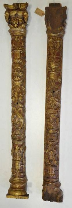 SÄULENPAAR zwei reliefierte Halbsäulen, dekoriert mit Blumen- und Maskenmotiven, ehemals komplett