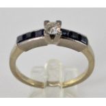 RING Schauseite mit Brillant und je 3 Saphirquadrate an dessen Seiten, Weißgold 14ct, Gr. 57 23.00 %