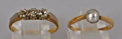 2 RINGE verschieden, Ring mit 3 Altschliffdiamanten, verzierte Seiten, Weiß/Gelbgold 14ct und Ring