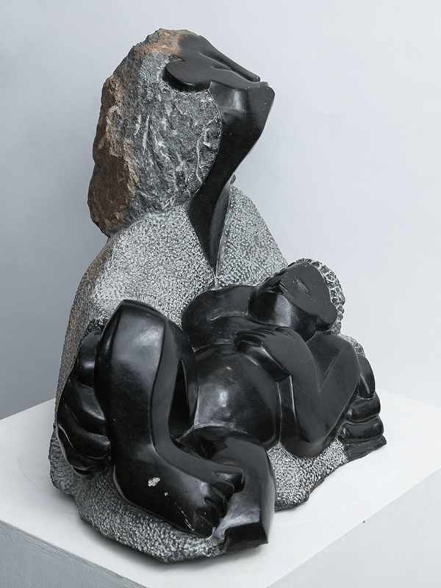 Figurenplastik "Mutter mit Kind", sog. Shona-Skulptur, Simbabwe, Afrika, 2. Hälfte 20. Jh. - Bild 4 aus 7