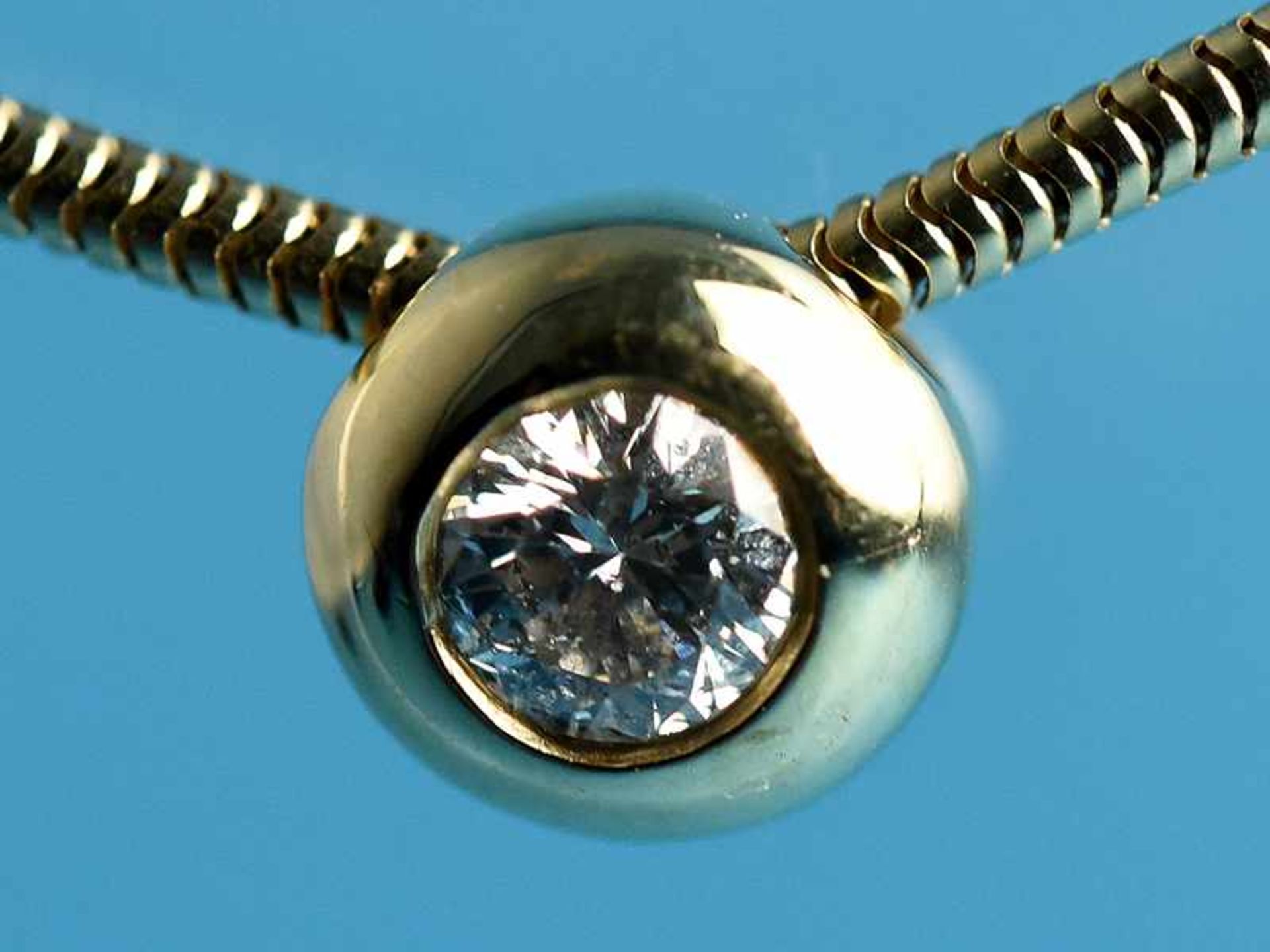 Collierkette mit Brillantanhänger ca. 0,2 ct und Paar Ohrstecker mit Brillanten, zusammen ca. 0,3