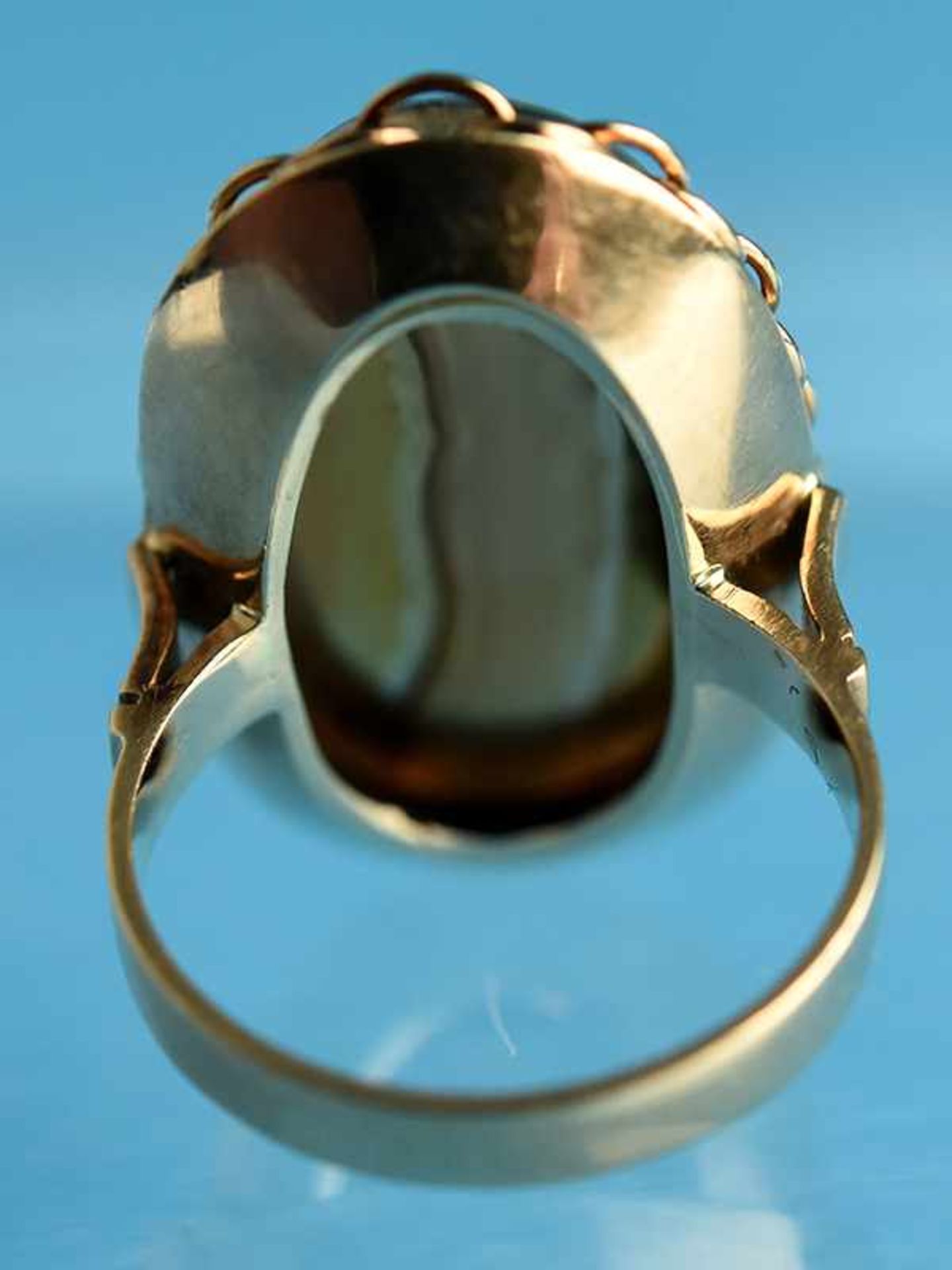 Ring mit Streifenachat, Goldschmiedearbeit, 20. Jh. 585/- Gelbgold. Gesamtgewicht ca. 9,4 g. Ovale - Bild 3 aus 6