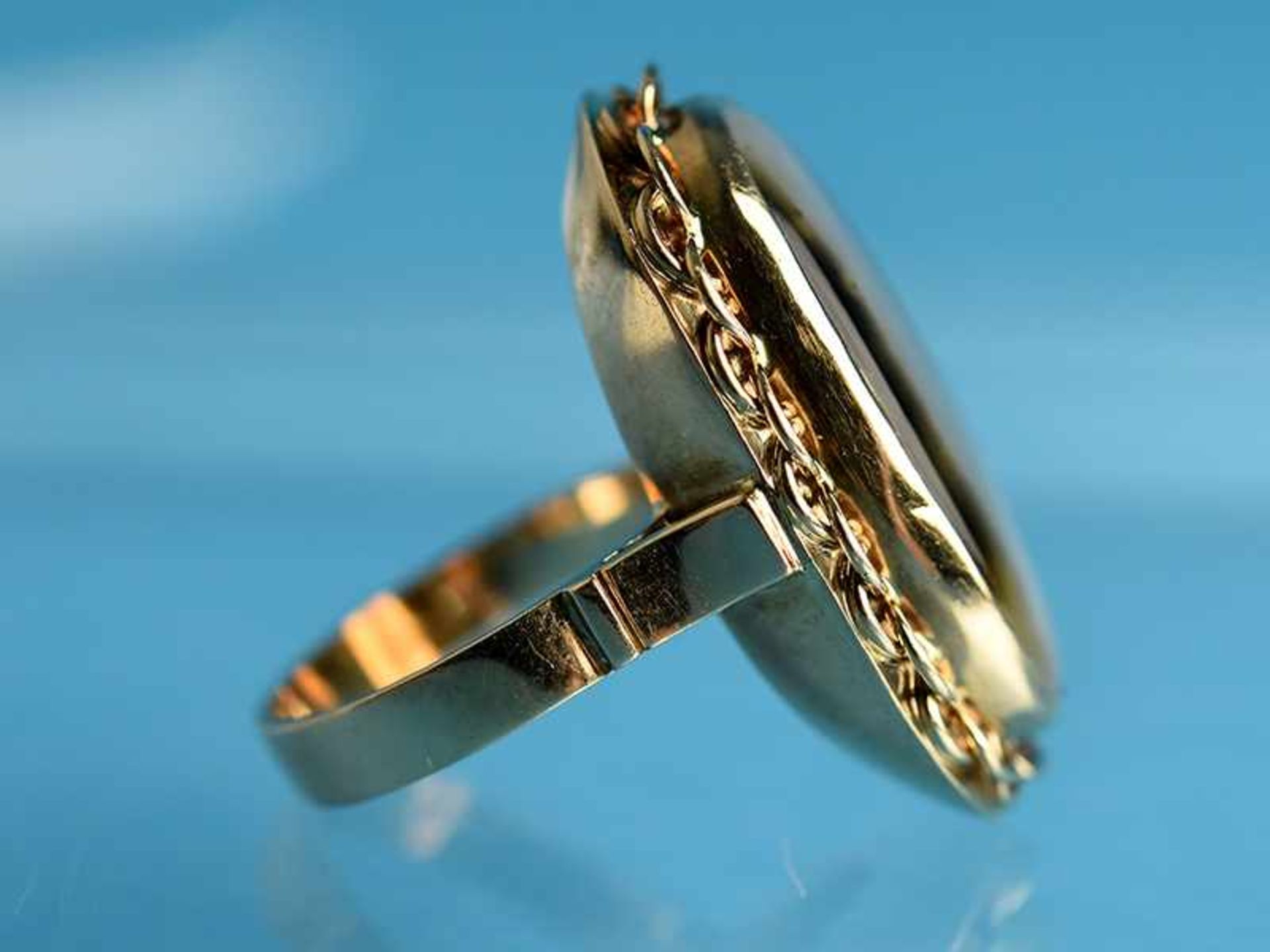 Ring mit Streifenachat, Goldschmiedearbeit, 20. Jh. 585/- Gelbgold. Gesamtgewicht ca. 9,4 g. Ovale - Bild 5 aus 6