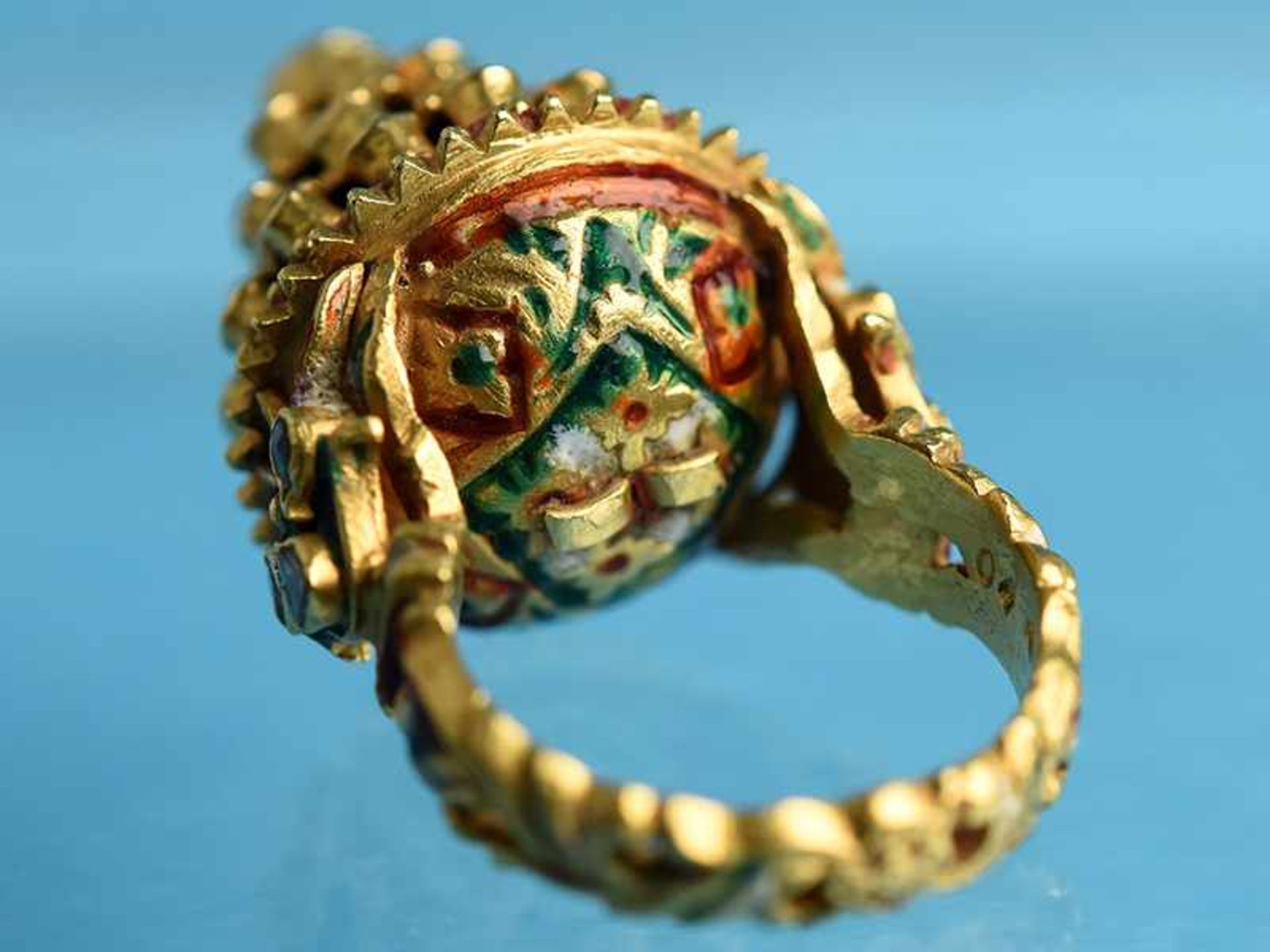 Ring mit Rubinen, Smaragden, Diamantrosen und polychromen Emaille, indische Goldschmiedearbeit, - Bild 4 aus 4