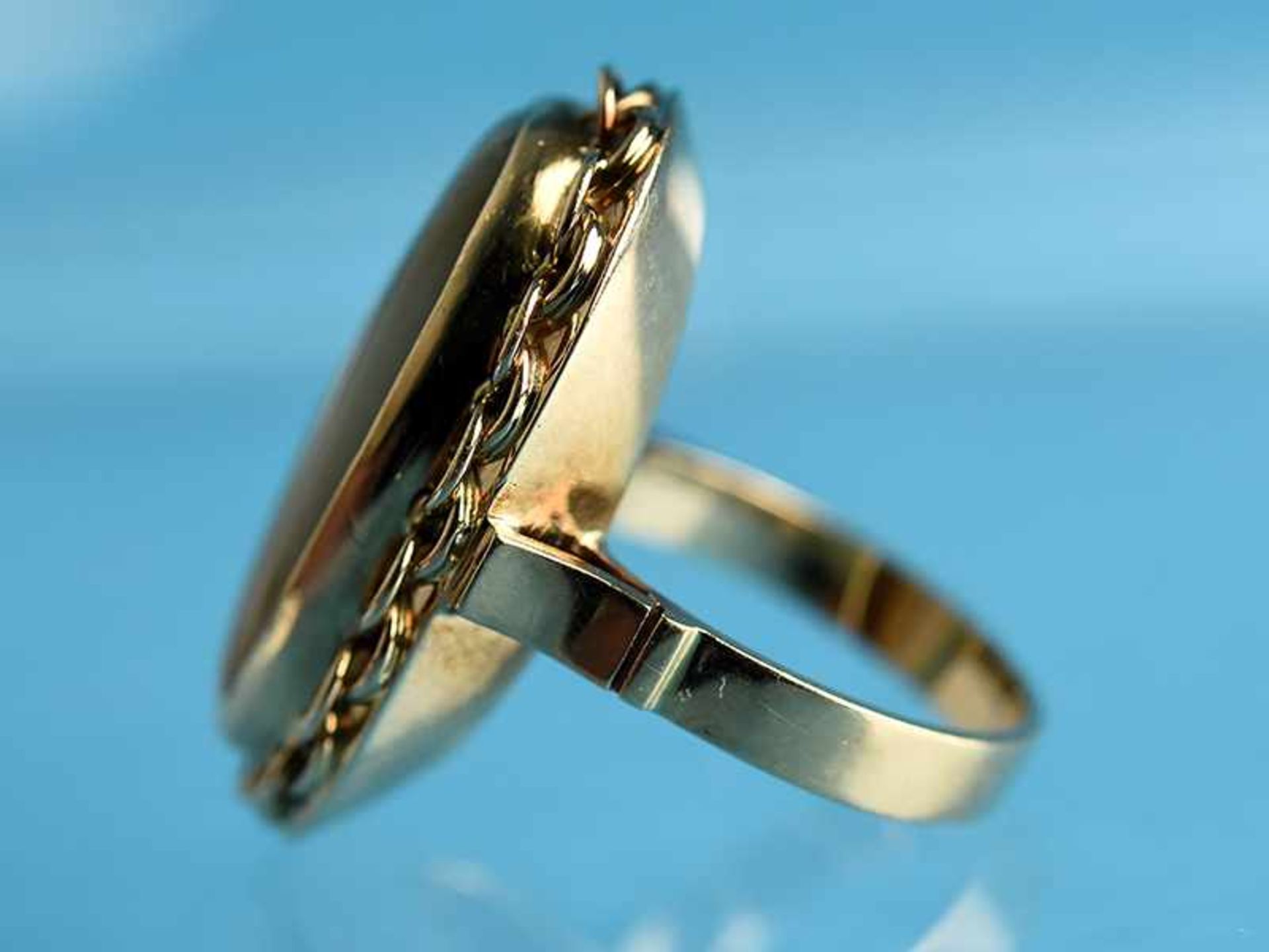 Ring mit Streifenachat, Goldschmiedearbeit, 20. Jh. 585/- Gelbgold. Gesamtgewicht ca. 9,4 g. Ovale - Bild 6 aus 6