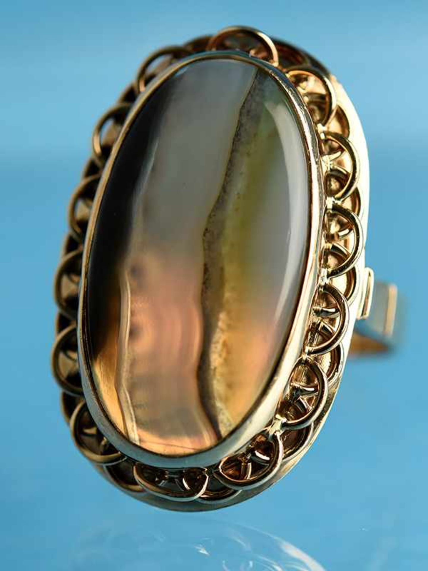 Ring mit Streifenachat, Goldschmiedearbeit, 20. Jh. 585/- Gelbgold. Gesamtgewicht ca. 9,4 g. Ovale - Bild 2 aus 6