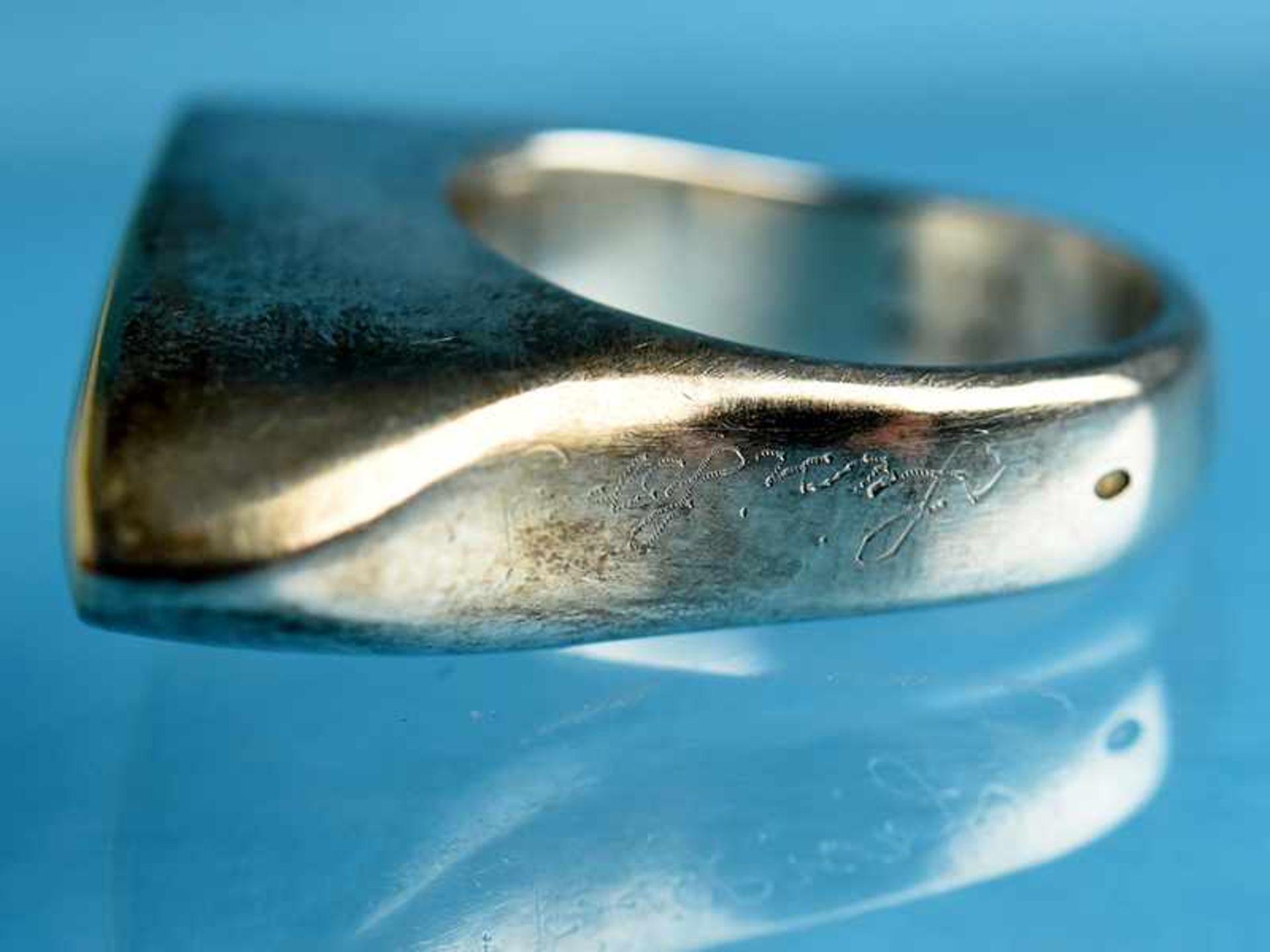 Moderner Ring, Goldschmiedearbeit von Lisi Lopez, Modell Alisé, Paris 20. Jh. 925/- Silber und 750/- - Bild 6 aus 6