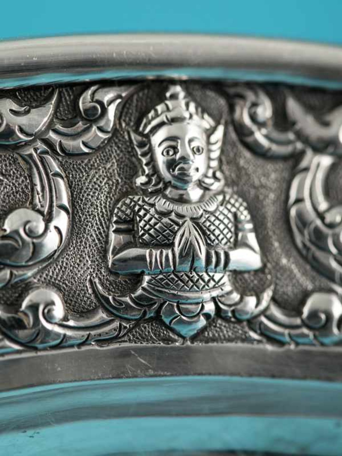 Tablett und Schale, Thailand, 20. Jh. Sterling-Silber (Tablett, ca. 479 g) und versilbert ( - Bild 6 aus 7
