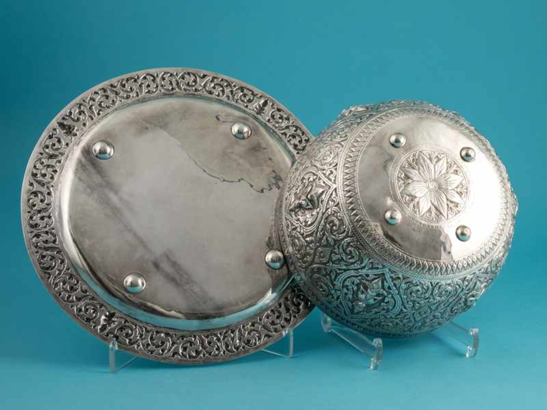 Tablett und Schale, Thailand, 20. Jh. Sterling-Silber (Tablett, ca. 479 g) und versilbert ( - Bild 2 aus 7