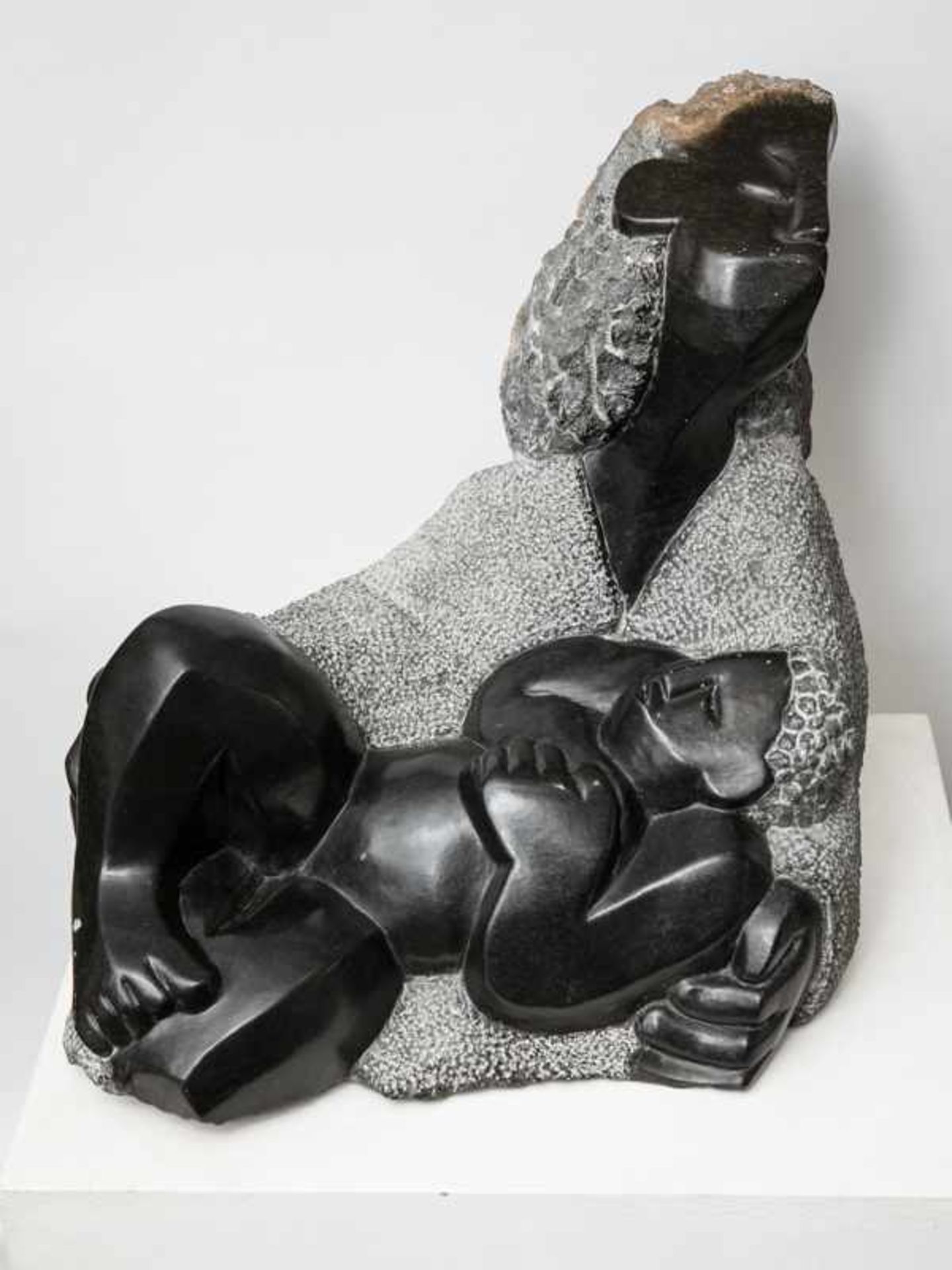 Figurenplastik "Mutter mit Kind", sog. Shona-Skulptur, Simbabwe, Afrika, 2. Hälfte 20. Jh.