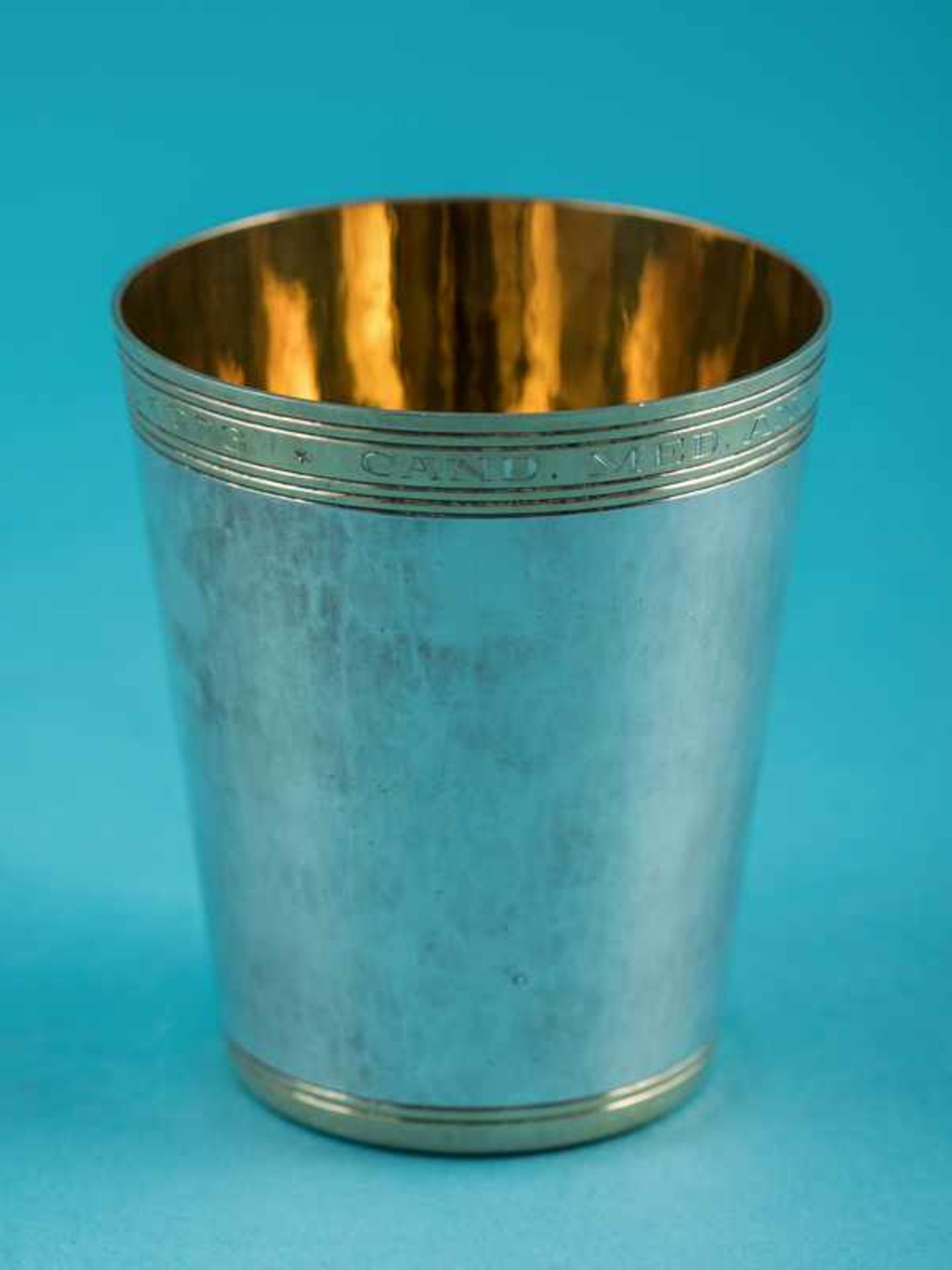 Großer Becher, Hofjuwelier Hansen, Kiel, um 1970. 835/-Silber, ca. 138 g. Klassische konische Form - Bild 5 aus 7