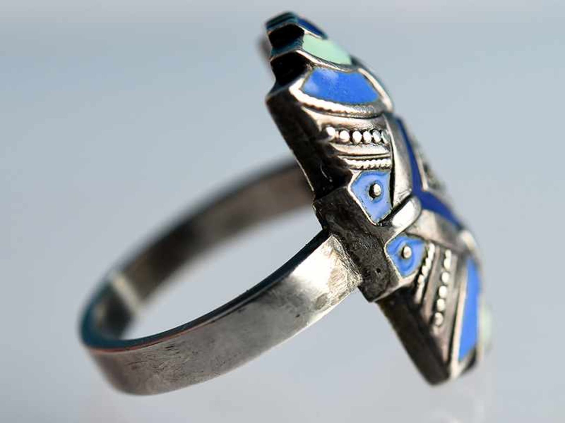 Ring mit Emaille und Markasiten, Entwurf:Theodor Fahrner, um 1925 Silber. Gesamtgewicht ca. 5,5 g. - Bild 2 aus 5