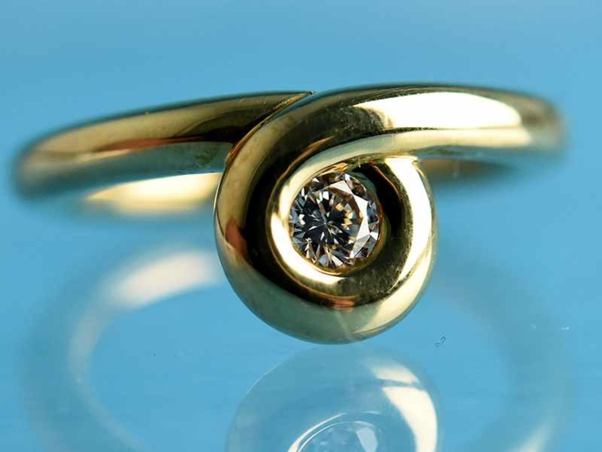 Ring mit Brillant ca.0,25 ct, Goldschmiedearbeit, 20. Jh. 750/- Gelbgold. Gesamtgewicht ca. 9,8 g.