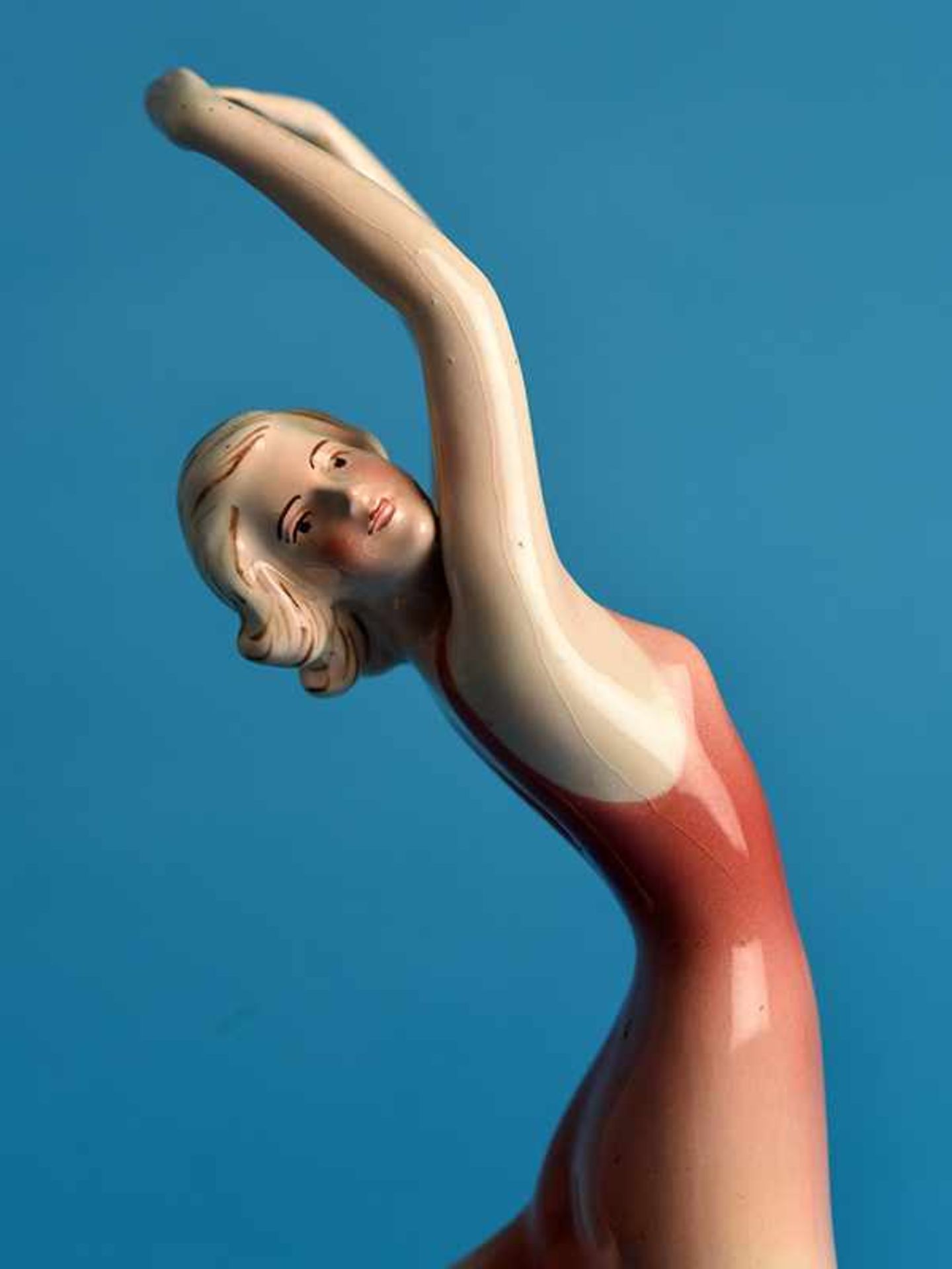 Figurenplastik "Tänzerin in langem Kleid", Hertwig & Co., Katzhütte (Thüringen), 1. Hälfte 20. Jh. - Bild 3 aus 7