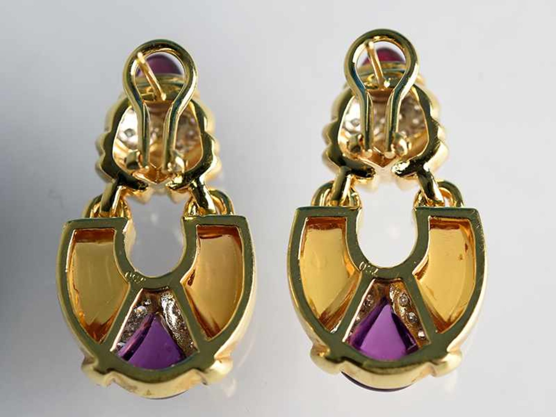 Paar Ohrclips mit Citrin, Amethyst, Turmalin und kleinen Diamanten, zusammen ca. 0,34 ct, wohl, - Bild 2 aus 4