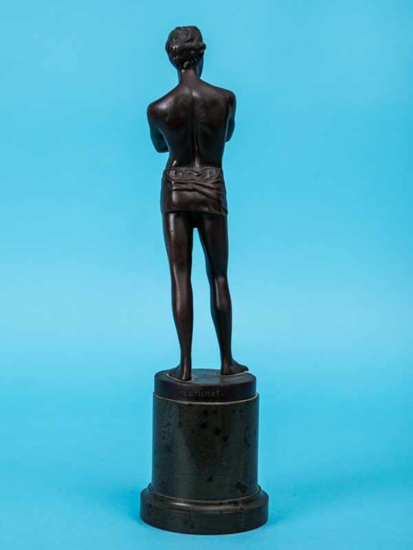 Figurenplastik "Junger Athlet mit Lendenschurz", bezeichnet "Cartinet", Frankreich 1. Hälfte 20. Jh. - Bild 3 aus 6