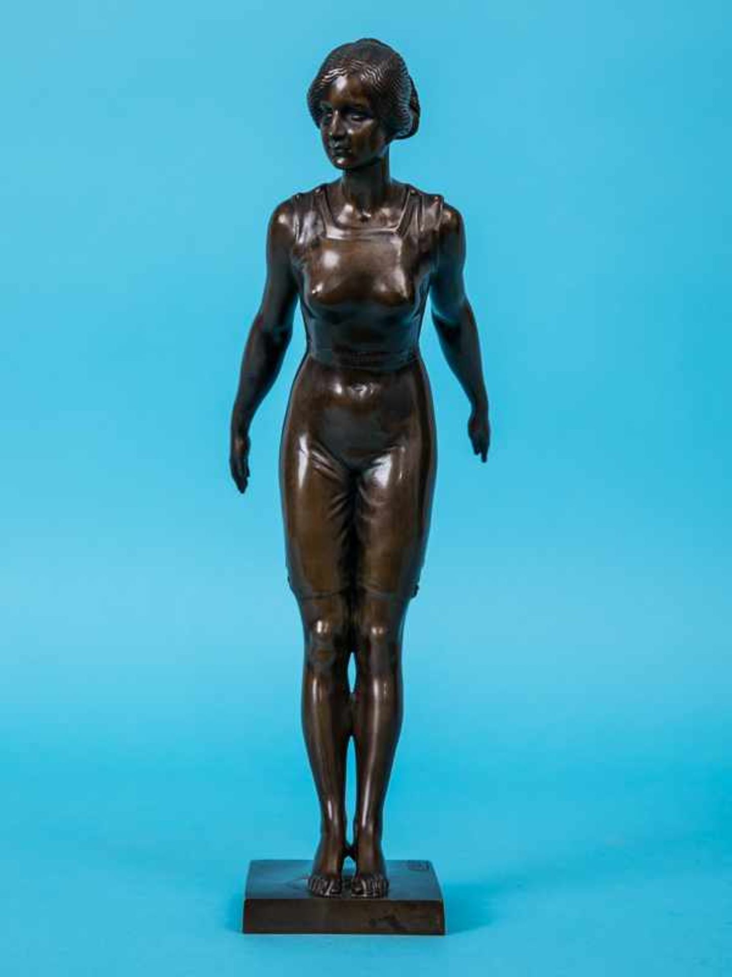 Leisek, Georg (1869 - 1936). Figurenplastik einer Schwimmerin im Badeanzug, kurz vor dem Absprung