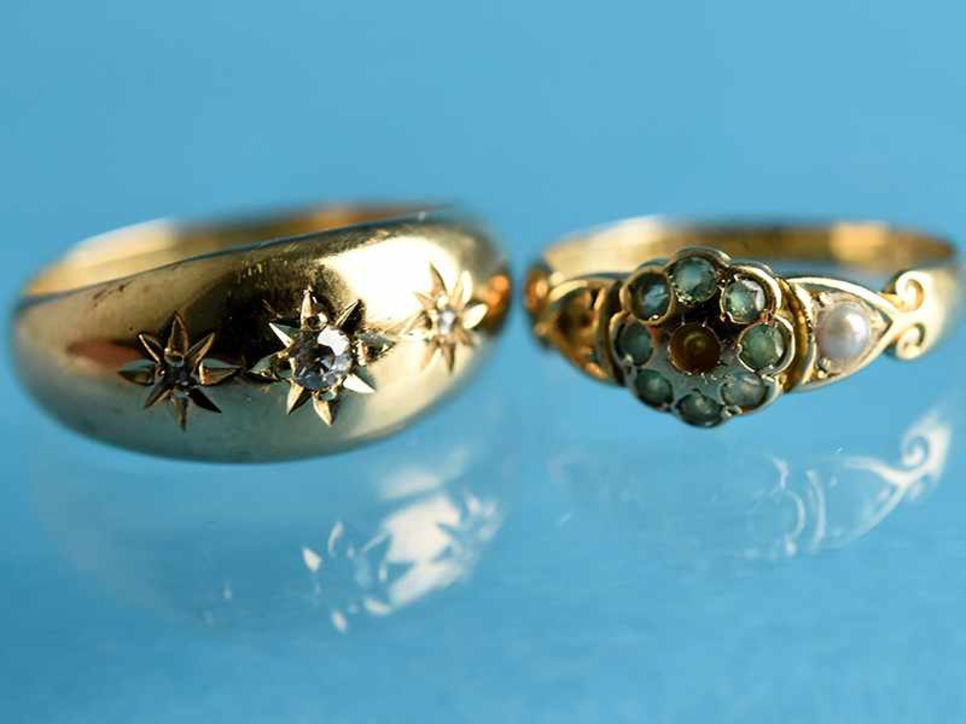 2 verschiedene Ring mit kleinen Diamanten, Keshirhalbperlen und Peridot, Anfang 20. Jh. 1.)