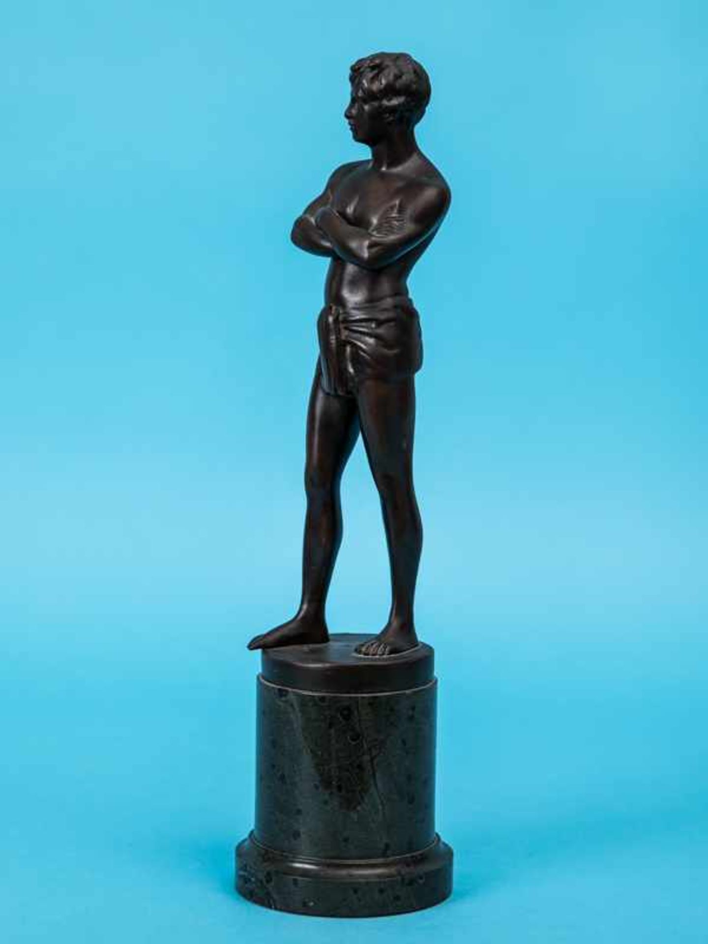 Figurenplastik "Junger Athlet mit Lendenschurz", bezeichnet "Cartinet", Frankreich 1. Hälfte 20. Jh. - Bild 4 aus 6