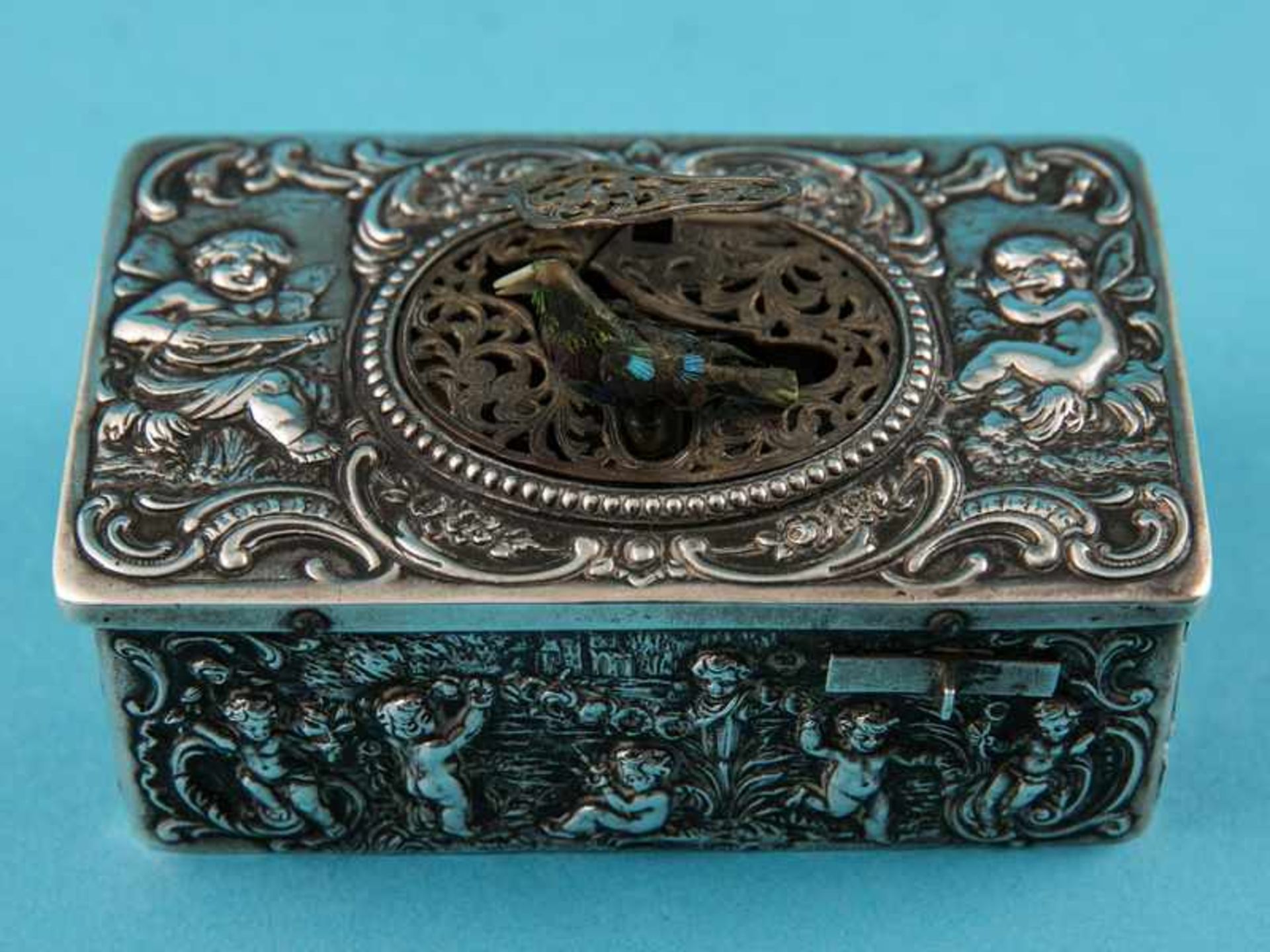 Neo-Rokoko-Spieldose mit singendem Vogel, um 1900. Silber-Gehäuse (wohl Hanau) mit (defektem)