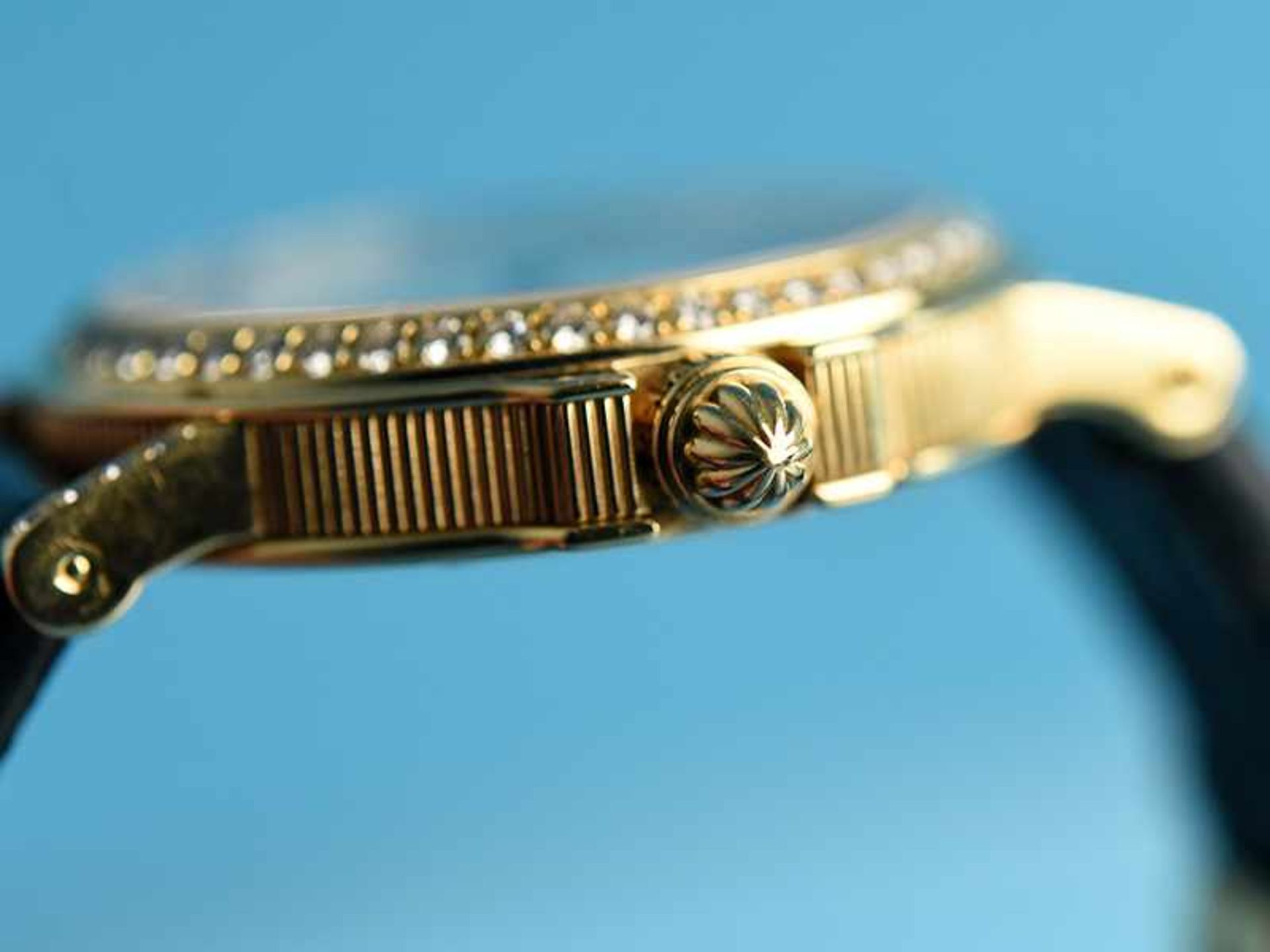 Armbanduhr mit 65 Brillanten, zusammen ca. 0,72 ct, bezeichnet "BREGUET 1736 - Modell MARINA, 20. - Bild 8 aus 8