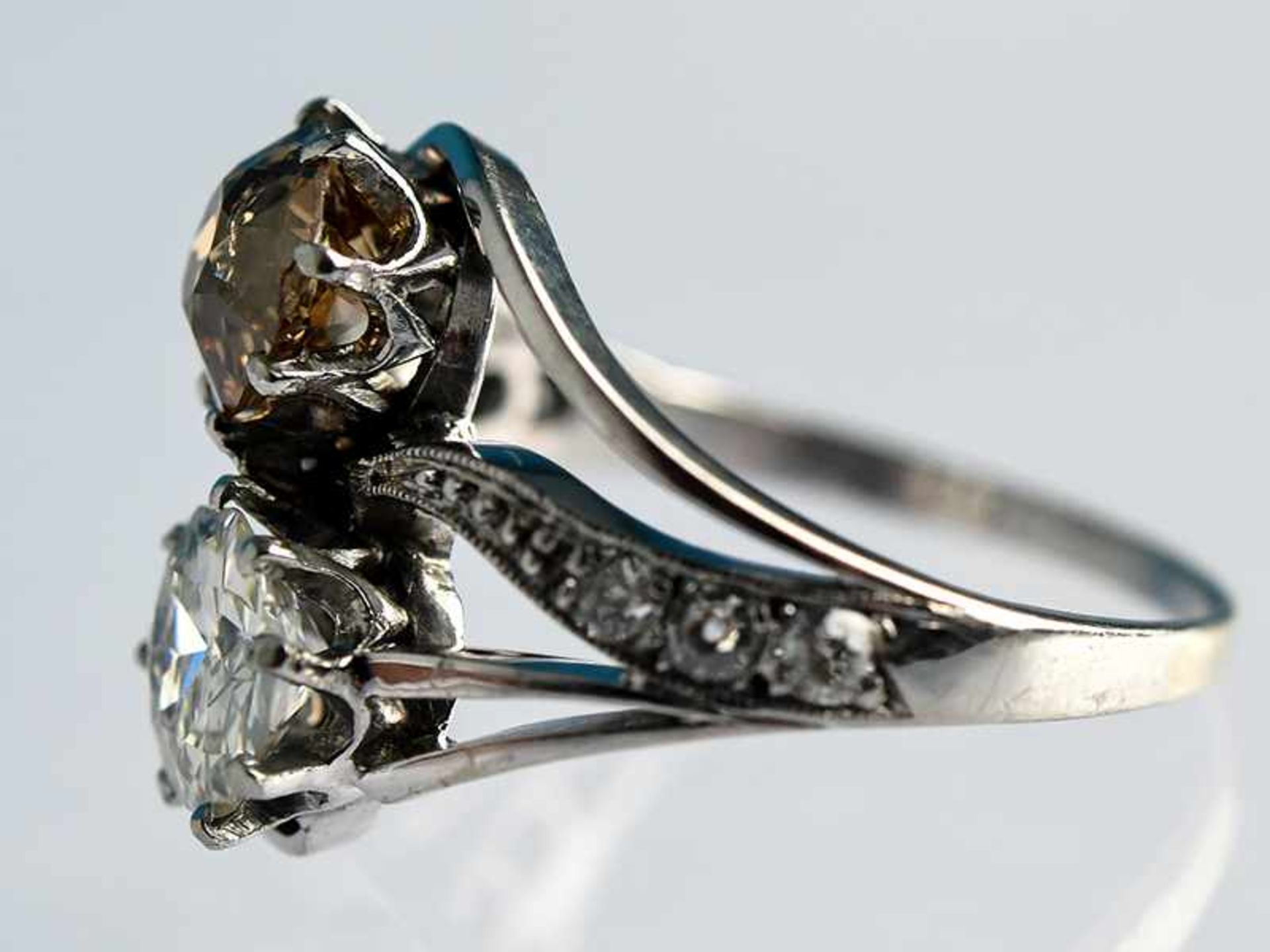 Ring mit Altschliff-Diamanten, zusammen ca. 2,2 ct, Art Deco Platin. Gesamtgewicht ca. 6,1 g. Im - Bild 2 aus 6