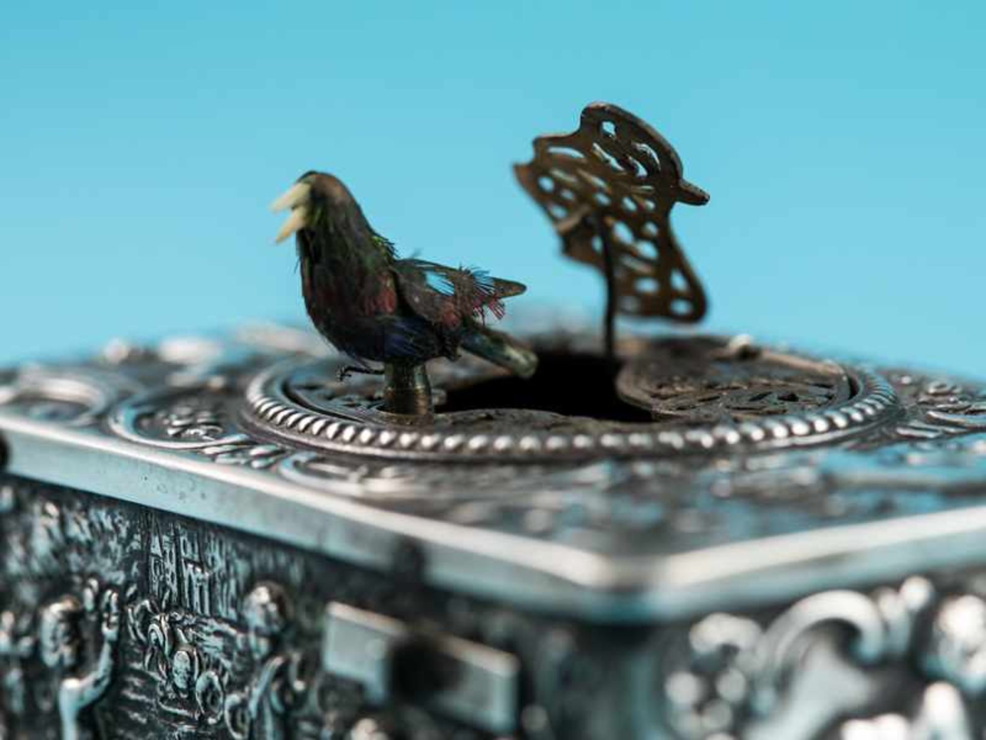 Neo-Rokoko-Spieldose mit singendem Vogel, um 1900. Silber-Gehäuse (wohl Hanau) mit (defektem) - Bild 6 aus 17
