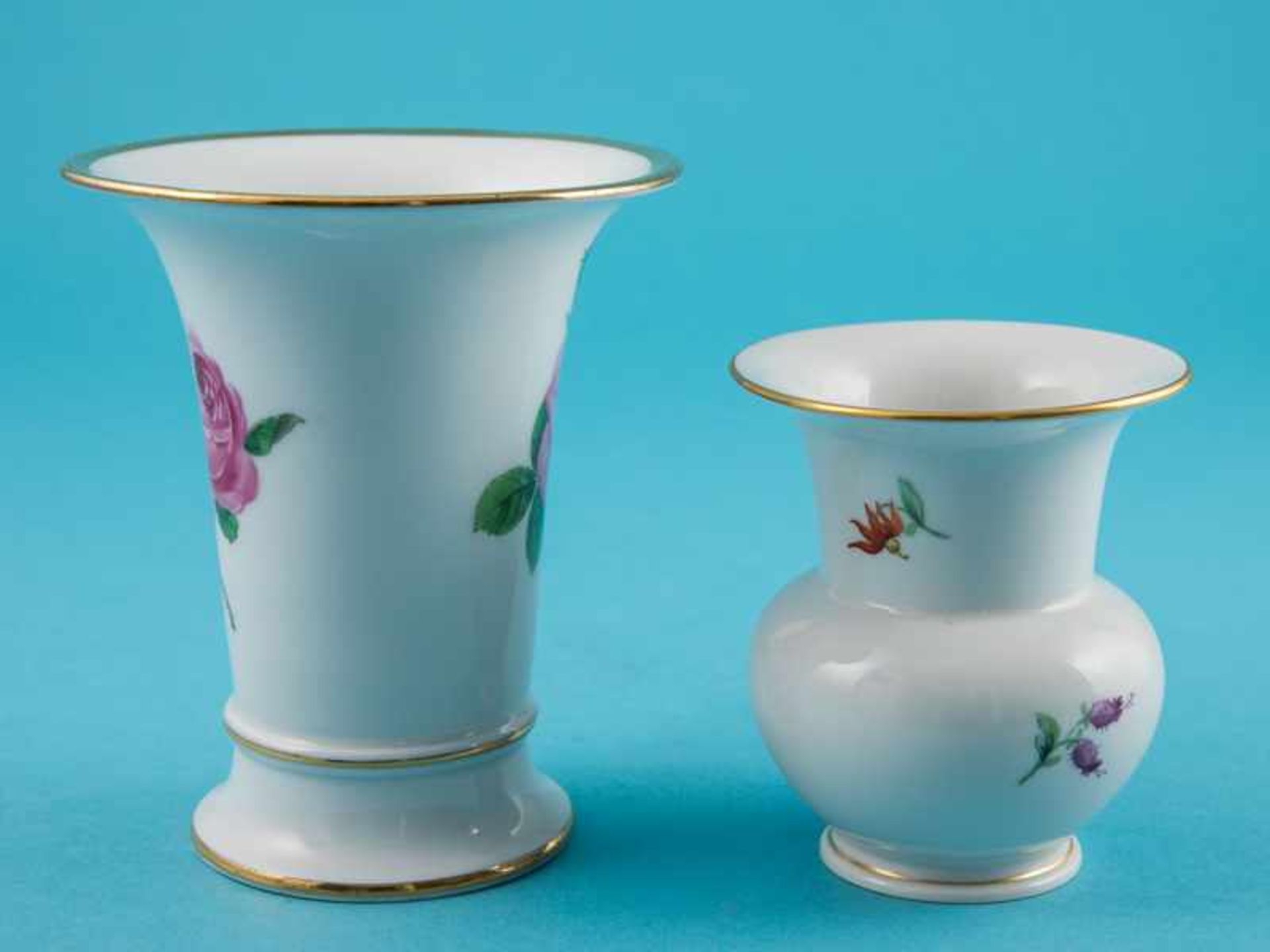 2 verschiedene Vasen, KPM-Berlin und Meissen, 20. Jh. Weißporzellan mit polychromer Floral- und - Bild 3 aus 6
