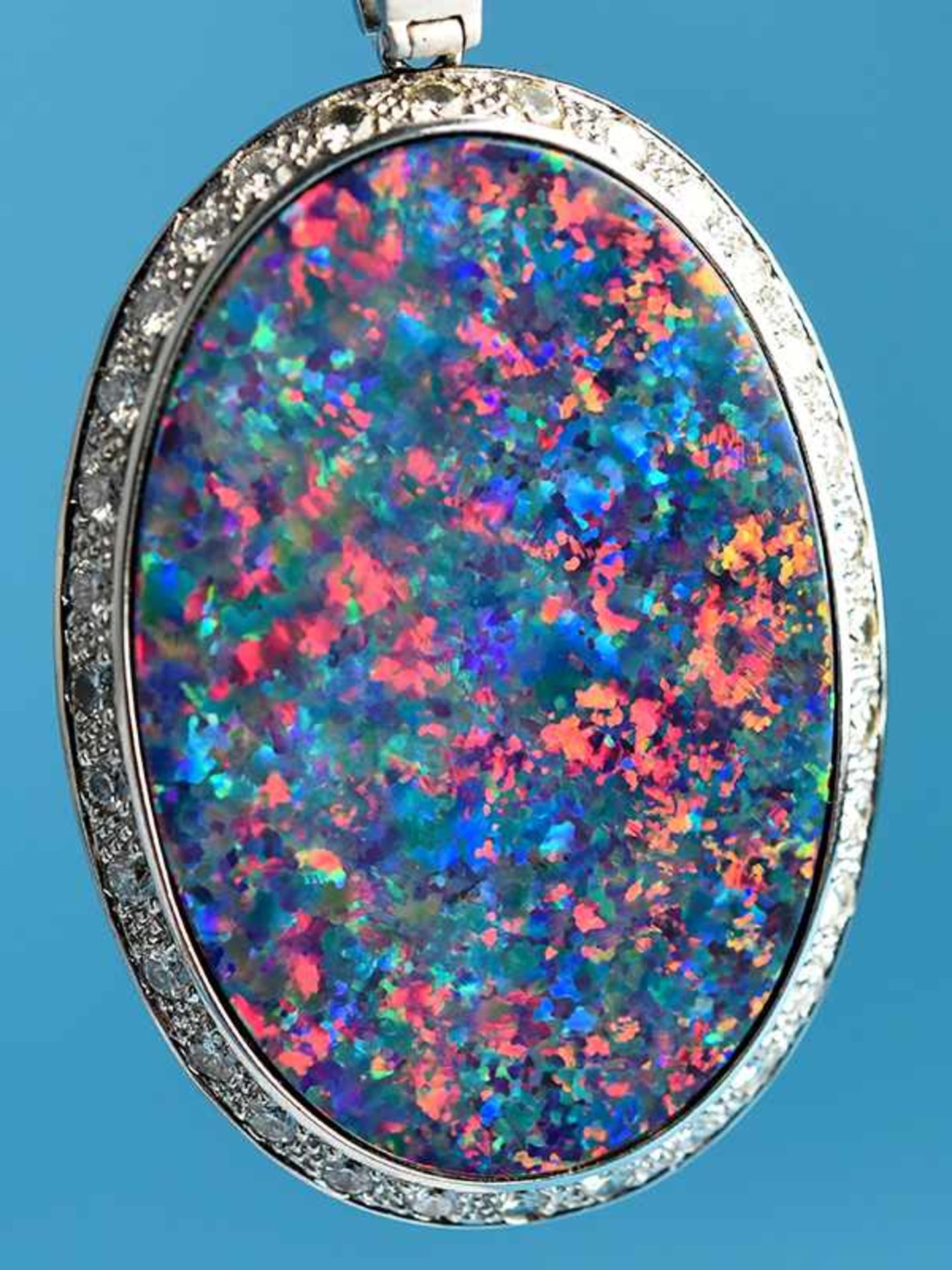 Anhänger mit großer Opal-Triblette und 33 Brillanten, zusammen ca. 0,67 ct, Goldschmiedearbeit, - Bild 4 aus 4