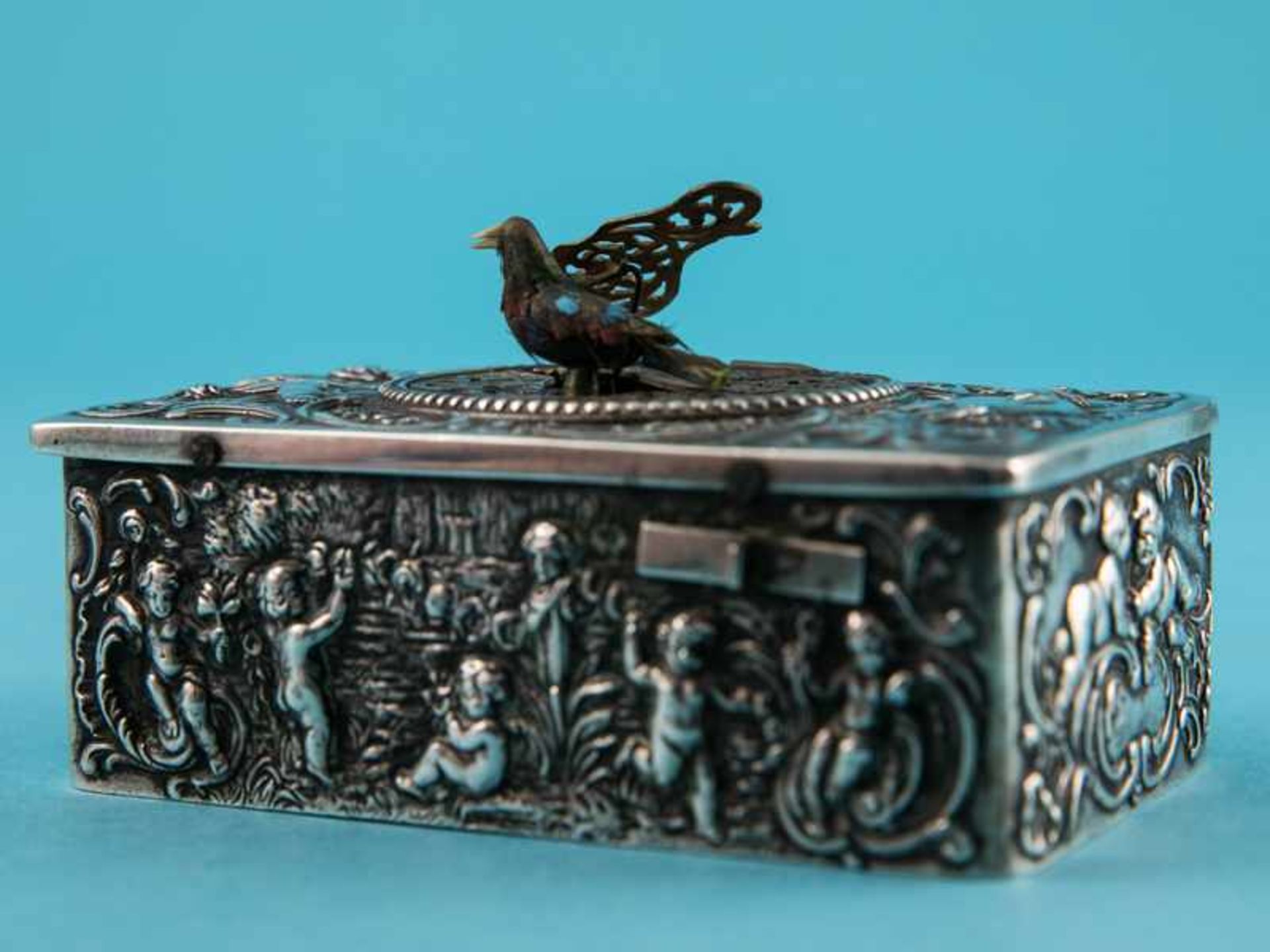 Neo-Rokoko-Spieldose mit singendem Vogel, um 1900. Silber-Gehäuse (wohl Hanau) mit (defektem) - Bild 15 aus 17