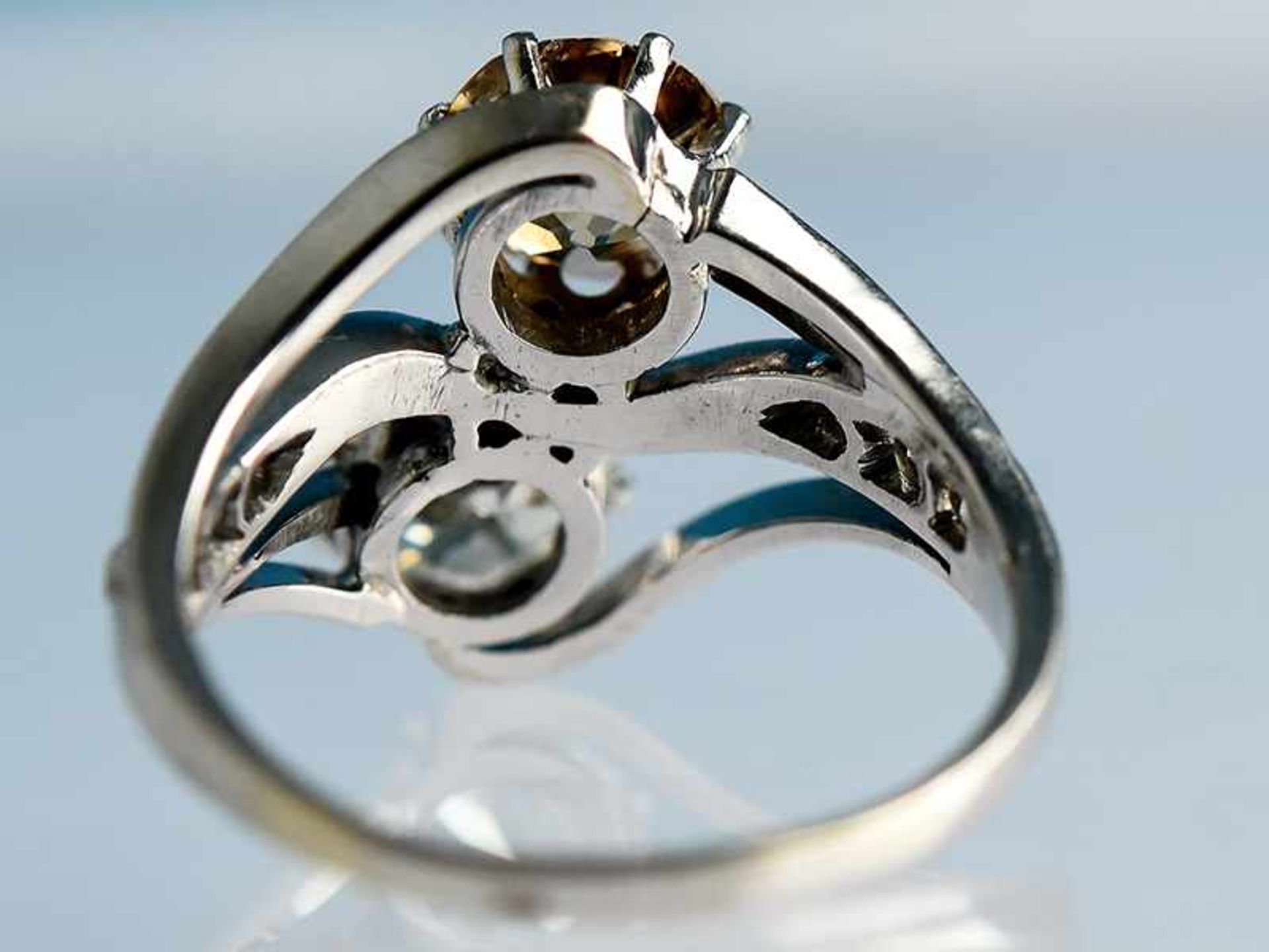 Ring mit Altschliff-Diamanten, zusammen ca. 2,2 ct, Art Deco Platin. Gesamtgewicht ca. 6,1 g. Im - Bild 3 aus 6
