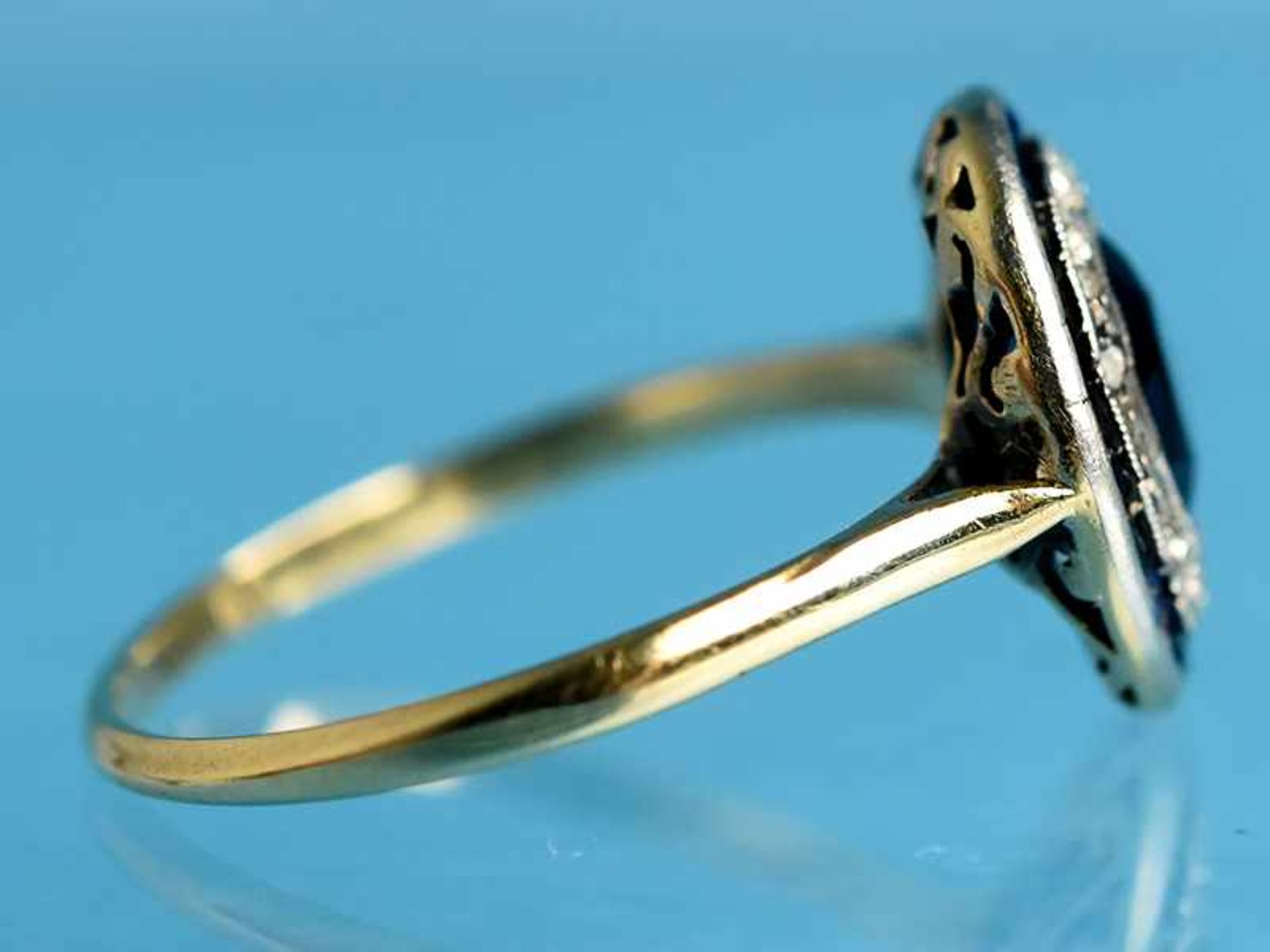 Ring mit Saphiren, blauem Farbstein und Diamantrosen, zusammen ca. 0,1 ct, Frankreich, Art Deco - Bild 2 aus 4