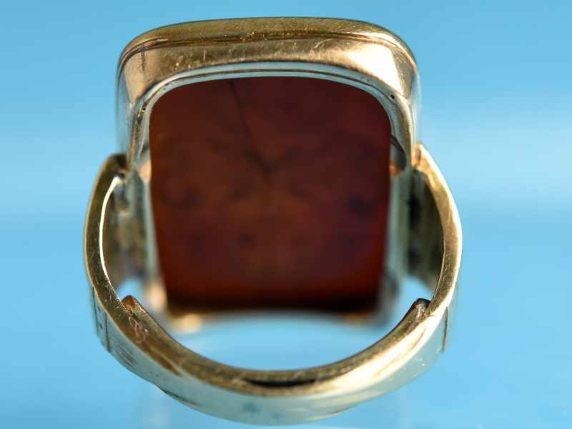 Siegelring mit Karneol, um 1900 585/- Roségold. Gesamtgewicht ca. 14,4 g. Rechteckiger Karneol mit - Bild 3 aus 5