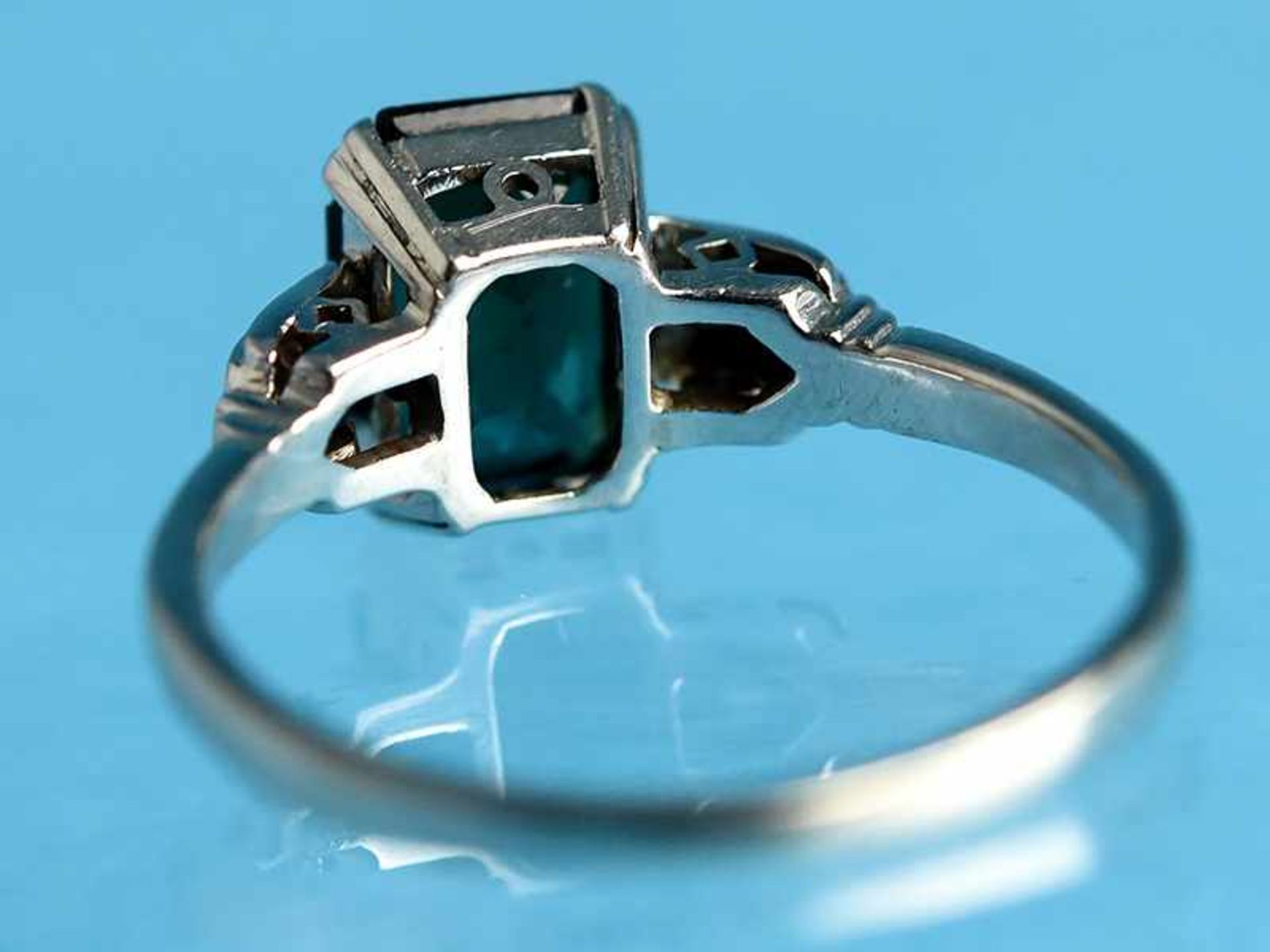 Ring mit grünem Turmalin und 4 kleinen Altschliff-Diamanten, zusammen ca. 0,08 ct, Art Deco 585/- - Bild 3 aus 4