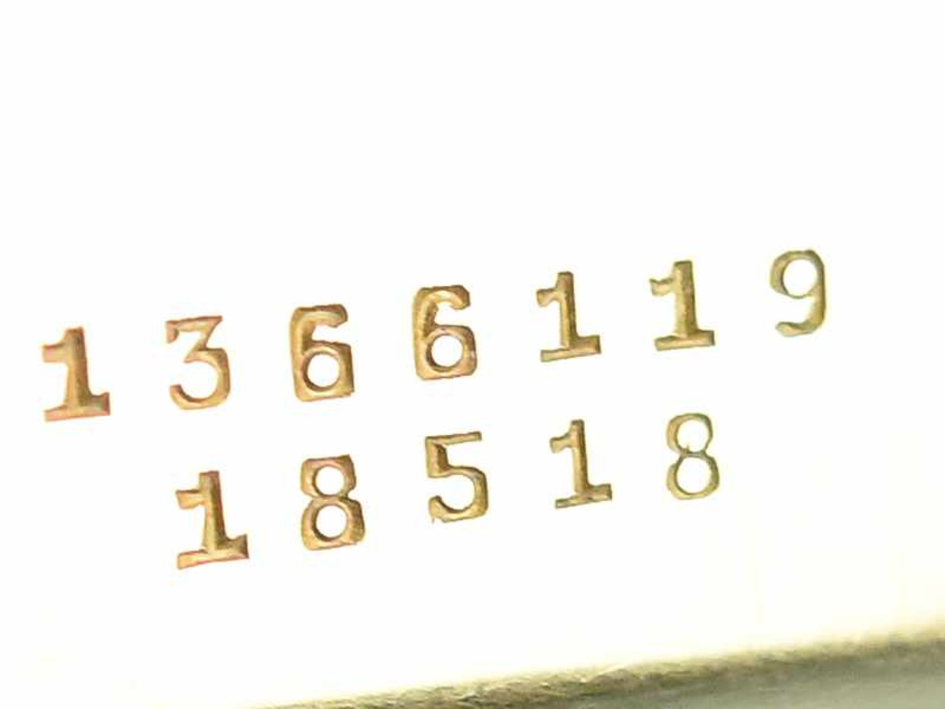 Armbanduhr, bezeichnet Universal, Genève, 20. Jh. 750/- Gelbgold-Gehäuse mit Lederarmband (nicht - Image 2 of 4
