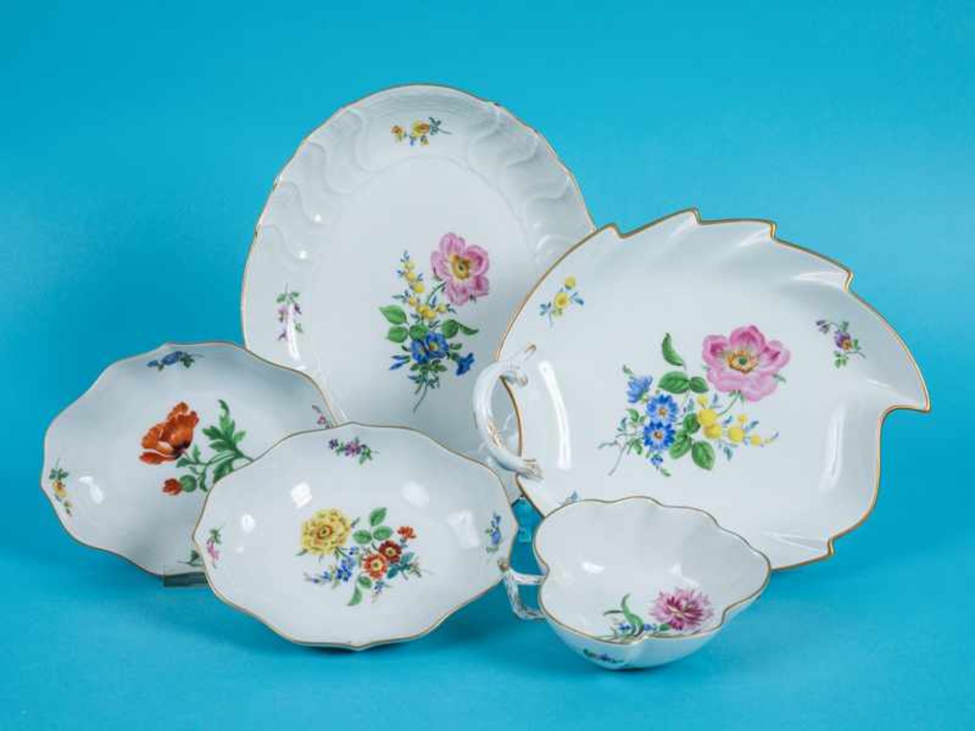 Konvolut: 5 verschiedene Schalen "Deutsche Blume", Meissen, 20. Jh. Weißporzellan mit polychromer