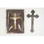 Konvolut 2 Kreuze, Kreuz, Holz/Metall. ca. 1910, Metallkorpus auf Holzkreuz, dieses an den Enden