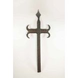 Dachkreuz, Metall, geschmiedet, Niederrhein, 18 Jahrh., Maße: 42,5 cm x 16 cm. 27.00 % buyer's