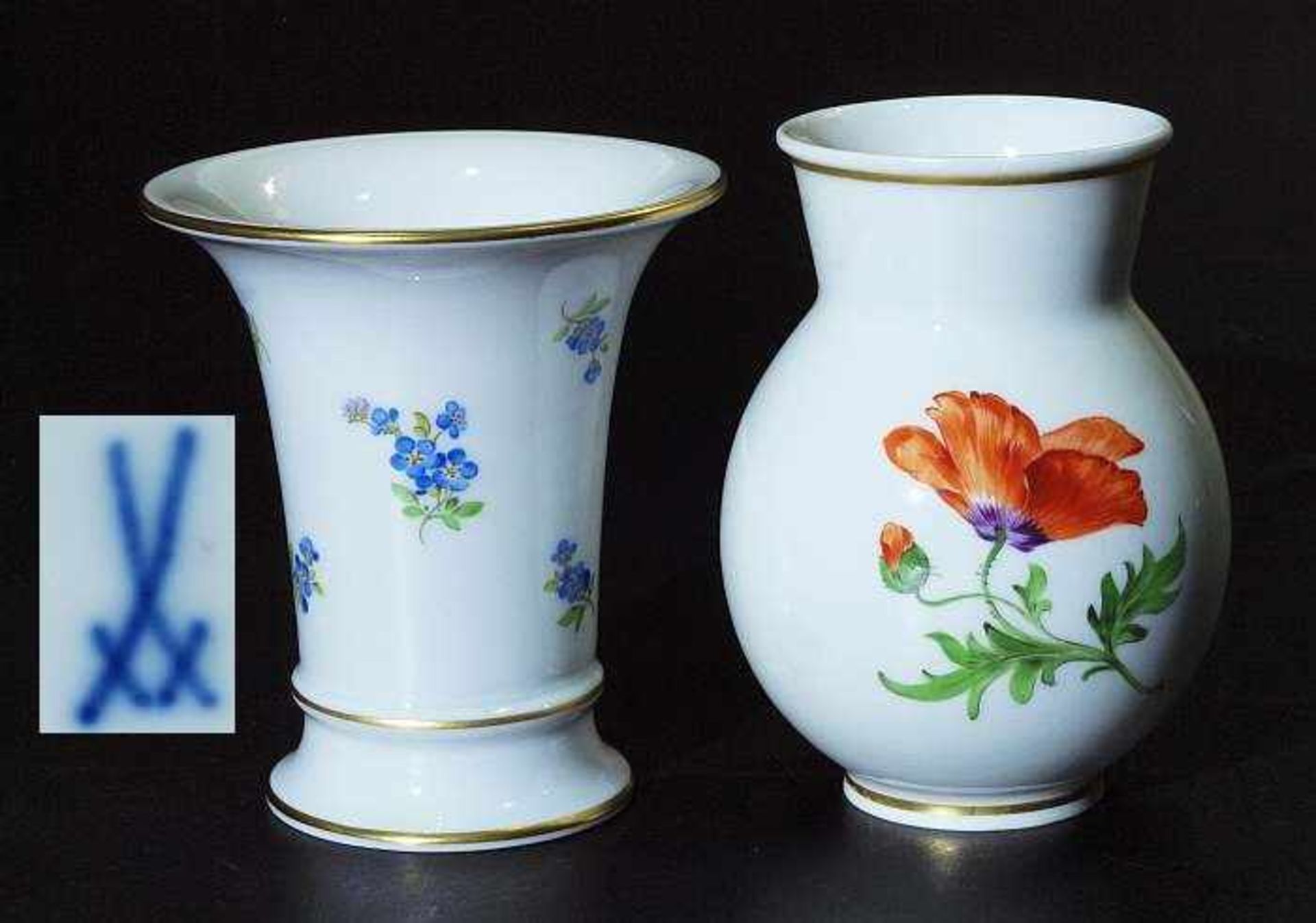 Zwei Veilchen-Vasen. Zwei Veilchen-Vasen. MEISSEN 20. Jahrhundert. 1. Wahl. 1) Veilchenvase, farbige